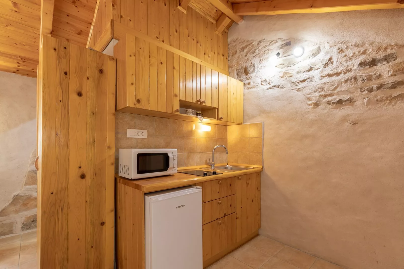 Stone House Harmony -Studio Apartment with Patio and Garden View ( 2 )-Binnen