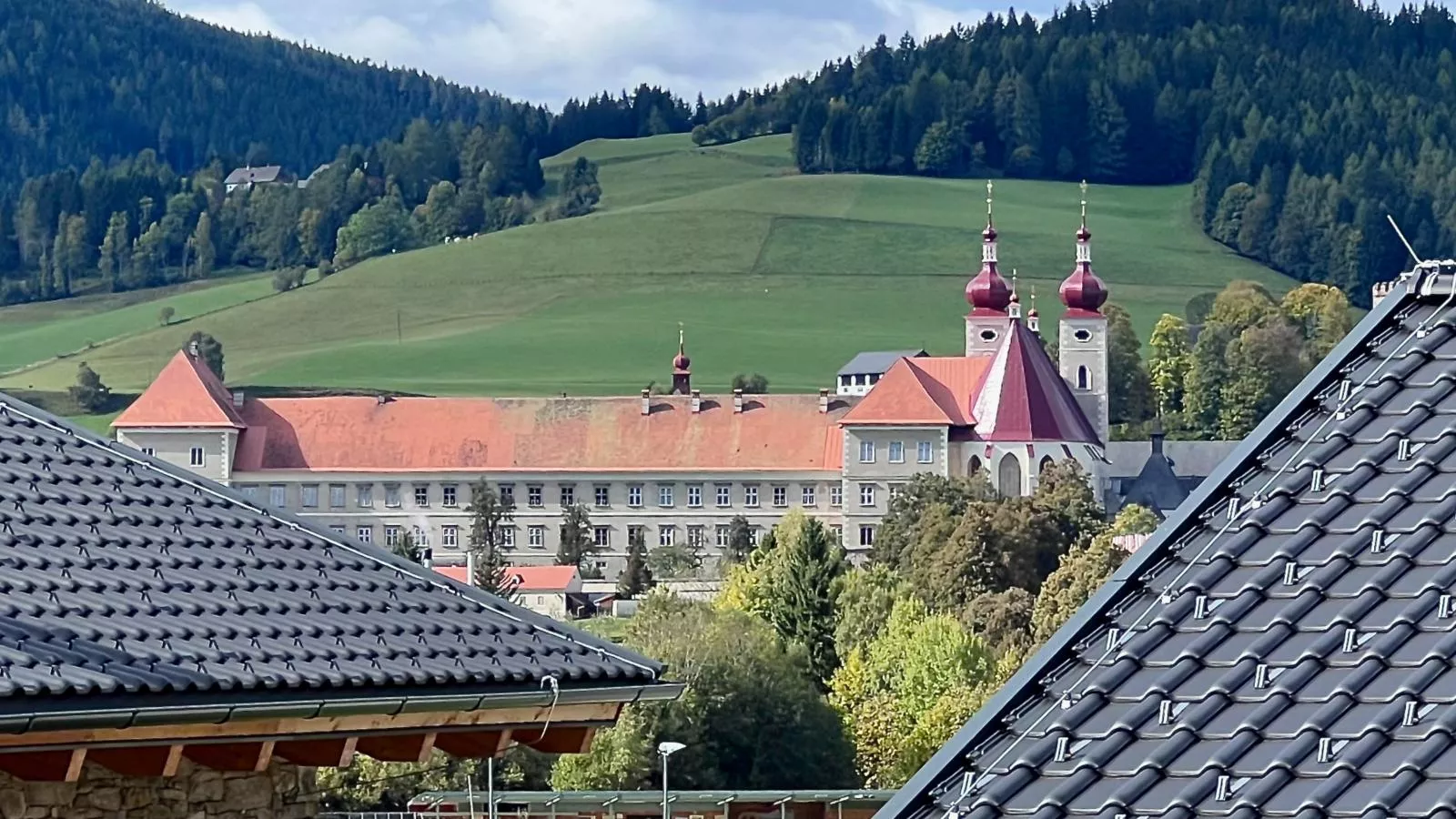 Almchalet Alpenglück-Buitenkant zomer