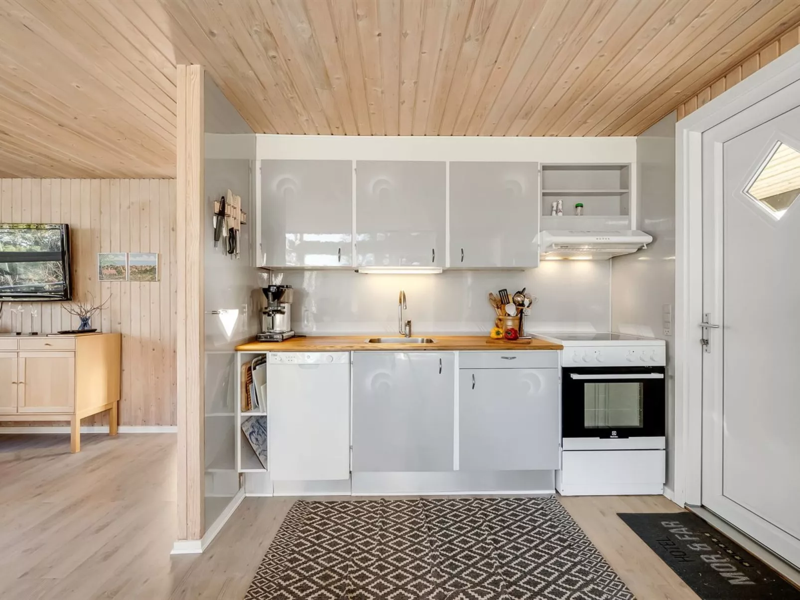 "Elsabet" - 700m to the fjord-Binnen