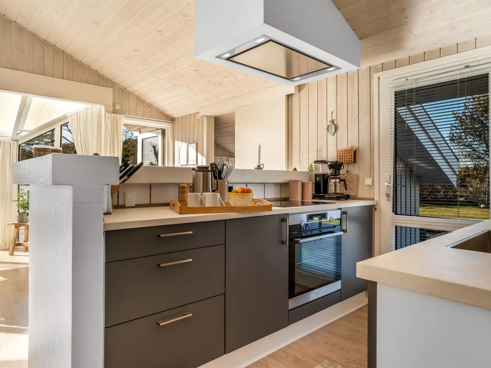 "Henri" - 1.2km from the sea-Binnen