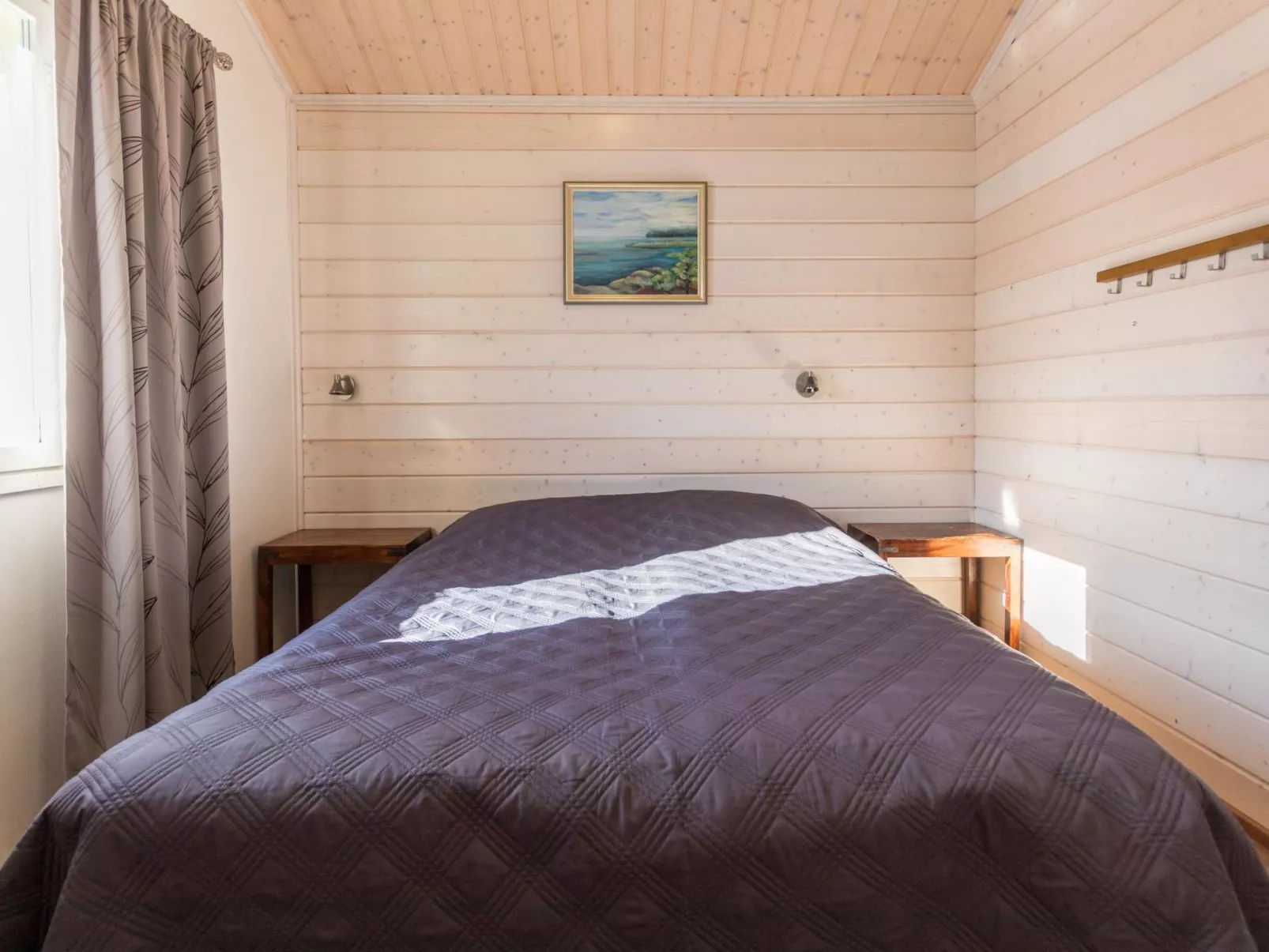 Hallan karhu b, paritalo-Binnen