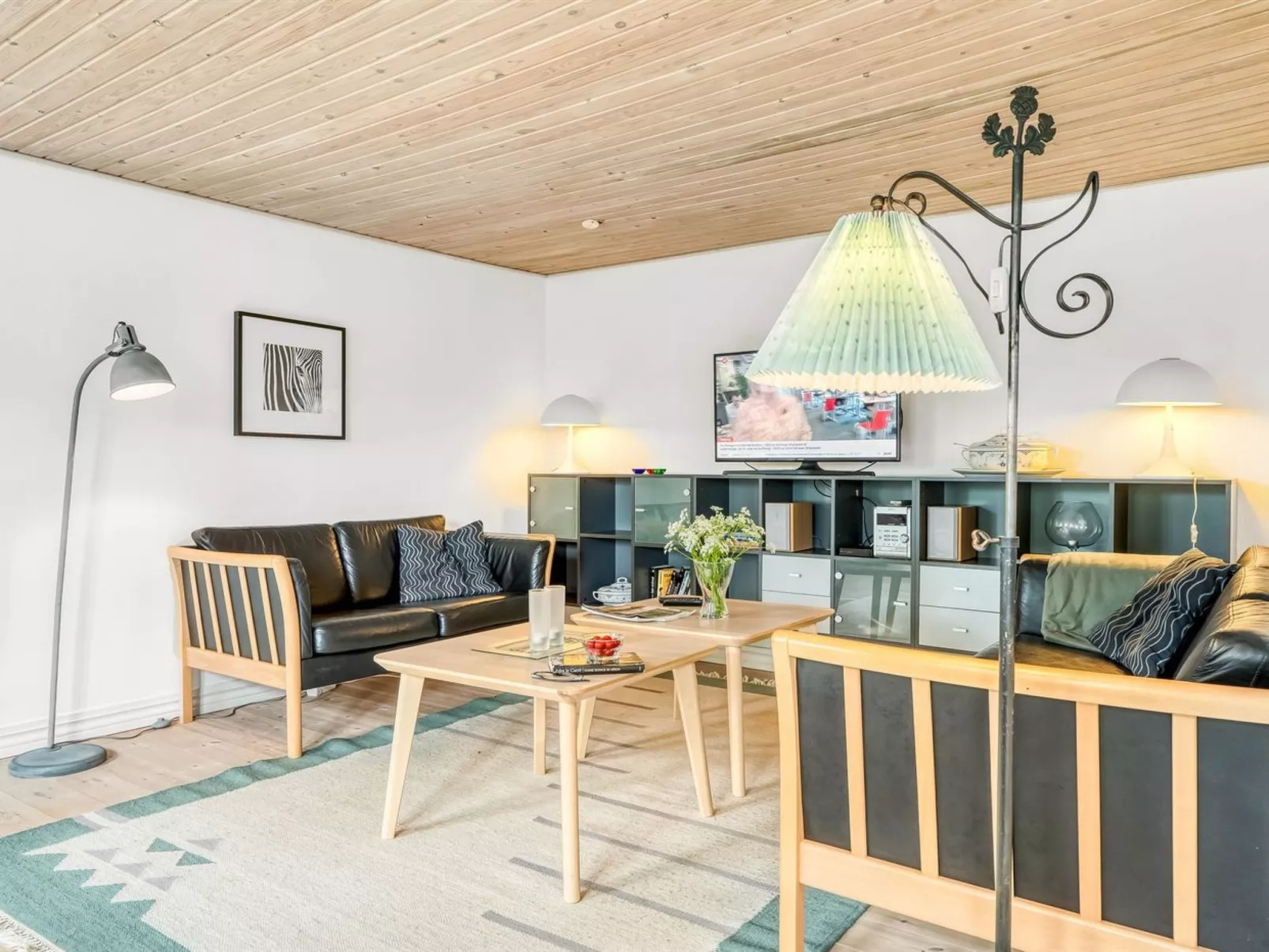 "Aku" - 700m from the sea-Binnen