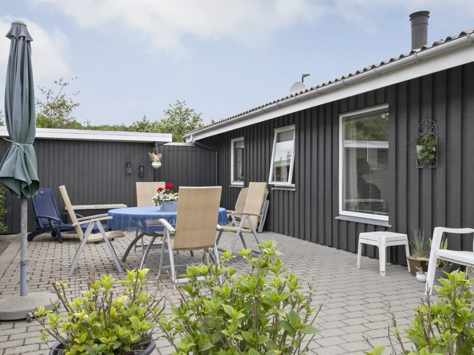 "Cornelius" - 30m from the sea-Buiten