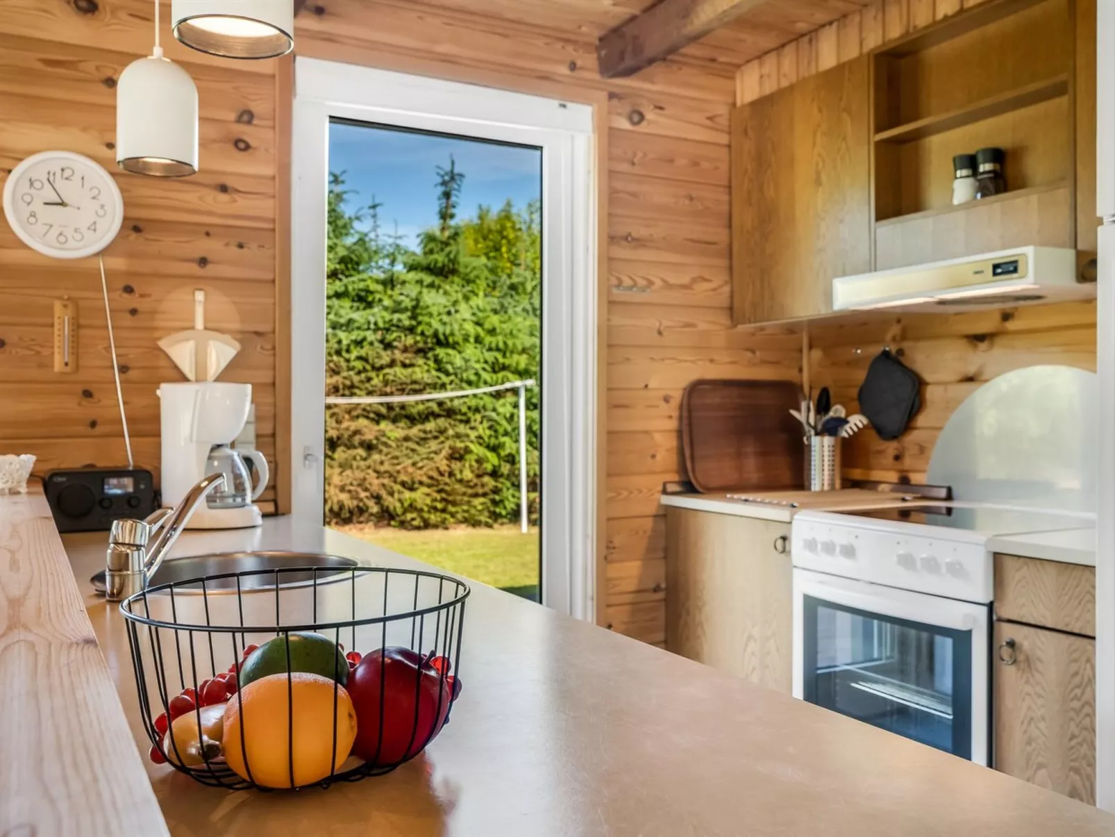 "Laris" - 700m to the fjord-Binnen