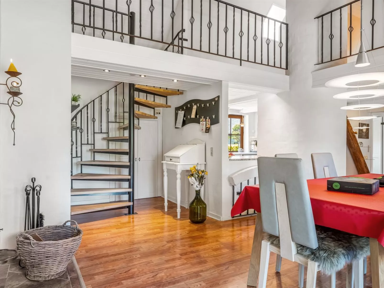 "Elia" - 5km to the fjord-Binnen