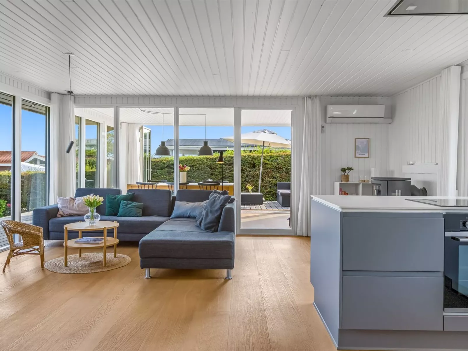 "Hubertina" - 75m from the sea-Binnen