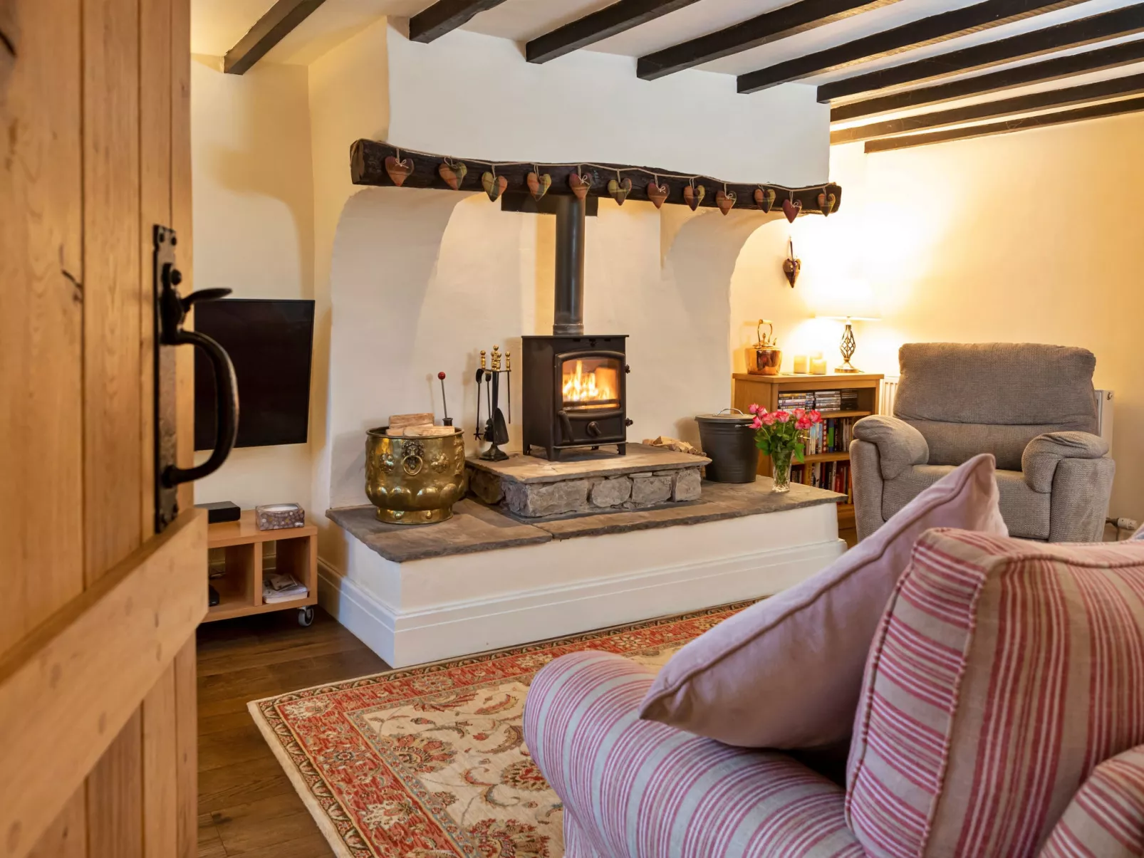 Two Storrs Cottages-Binnen