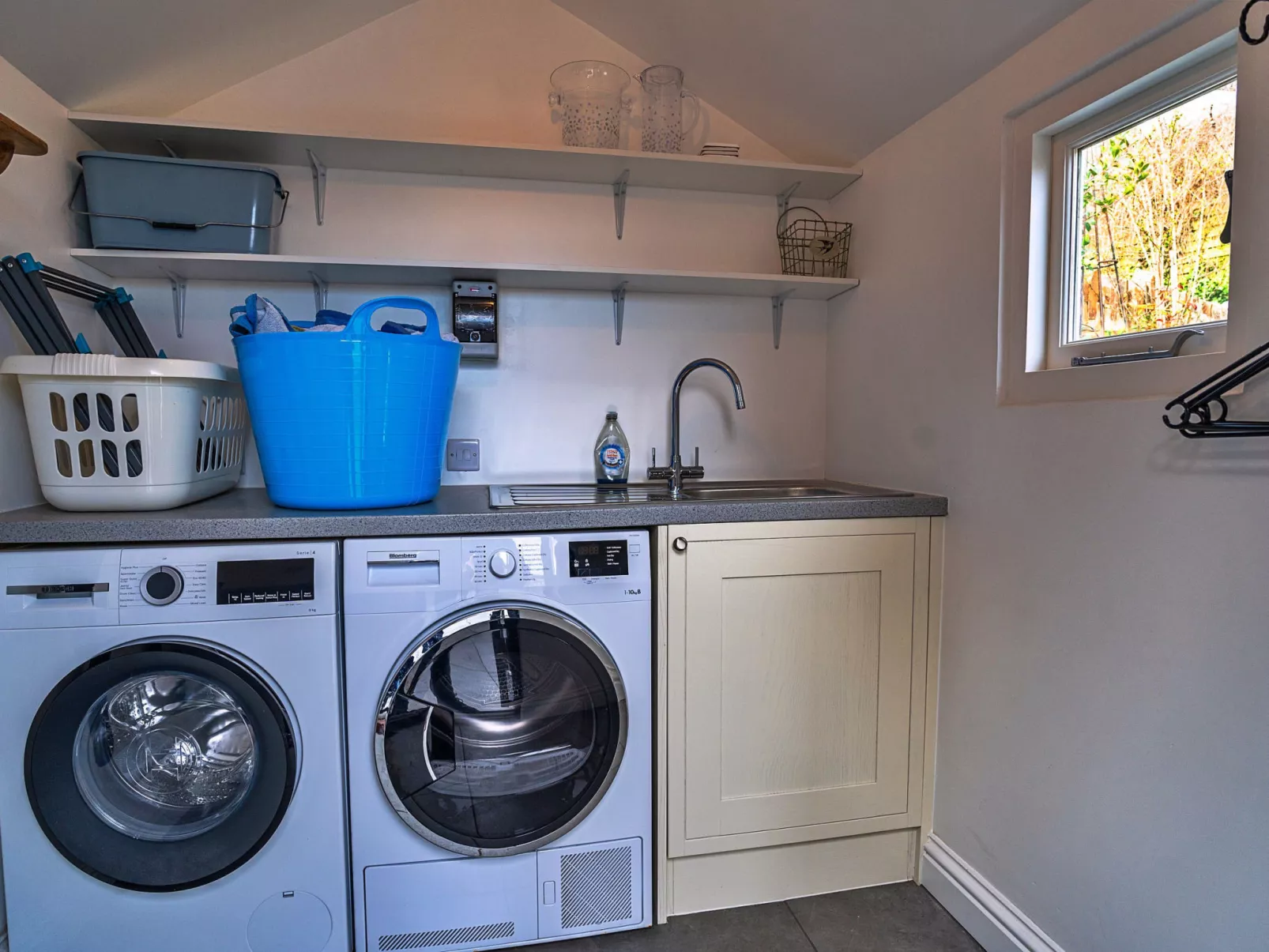 Potters Cottage-Binnen