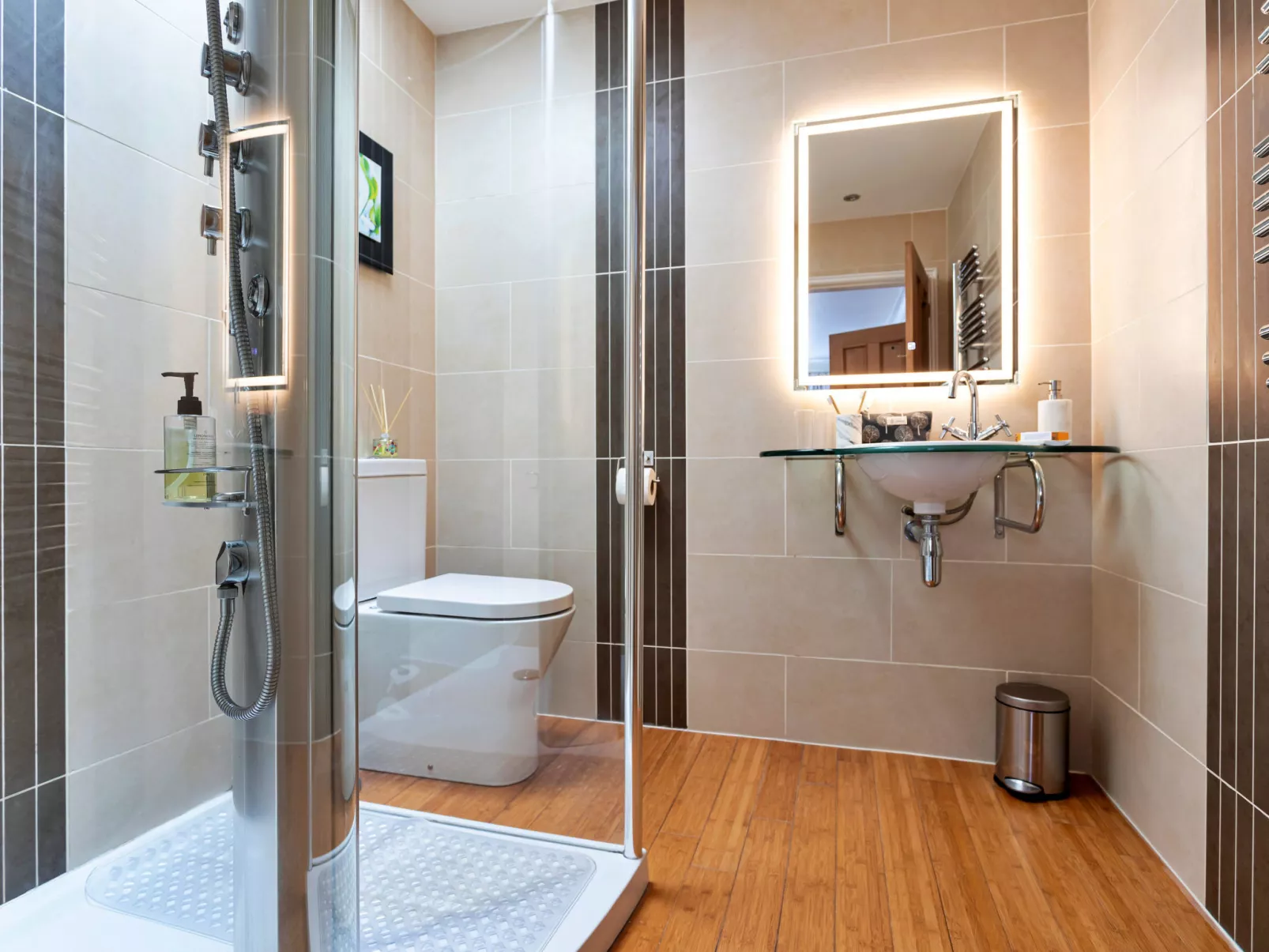 The Duck House-Binnen