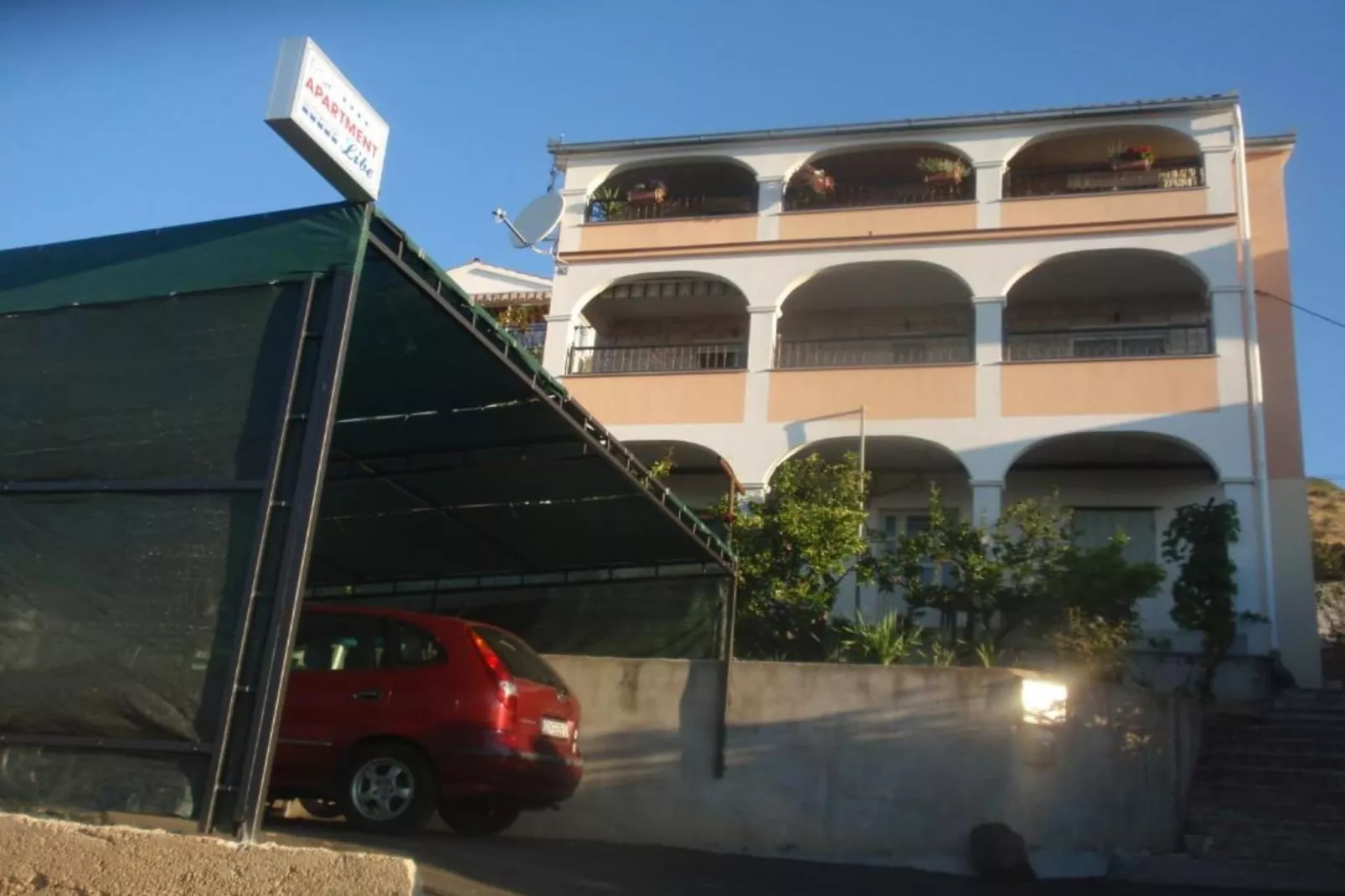 Apartment Libe with Sea View Trogir - Two Bedroom Apartment with Balcony-Buitenlucht