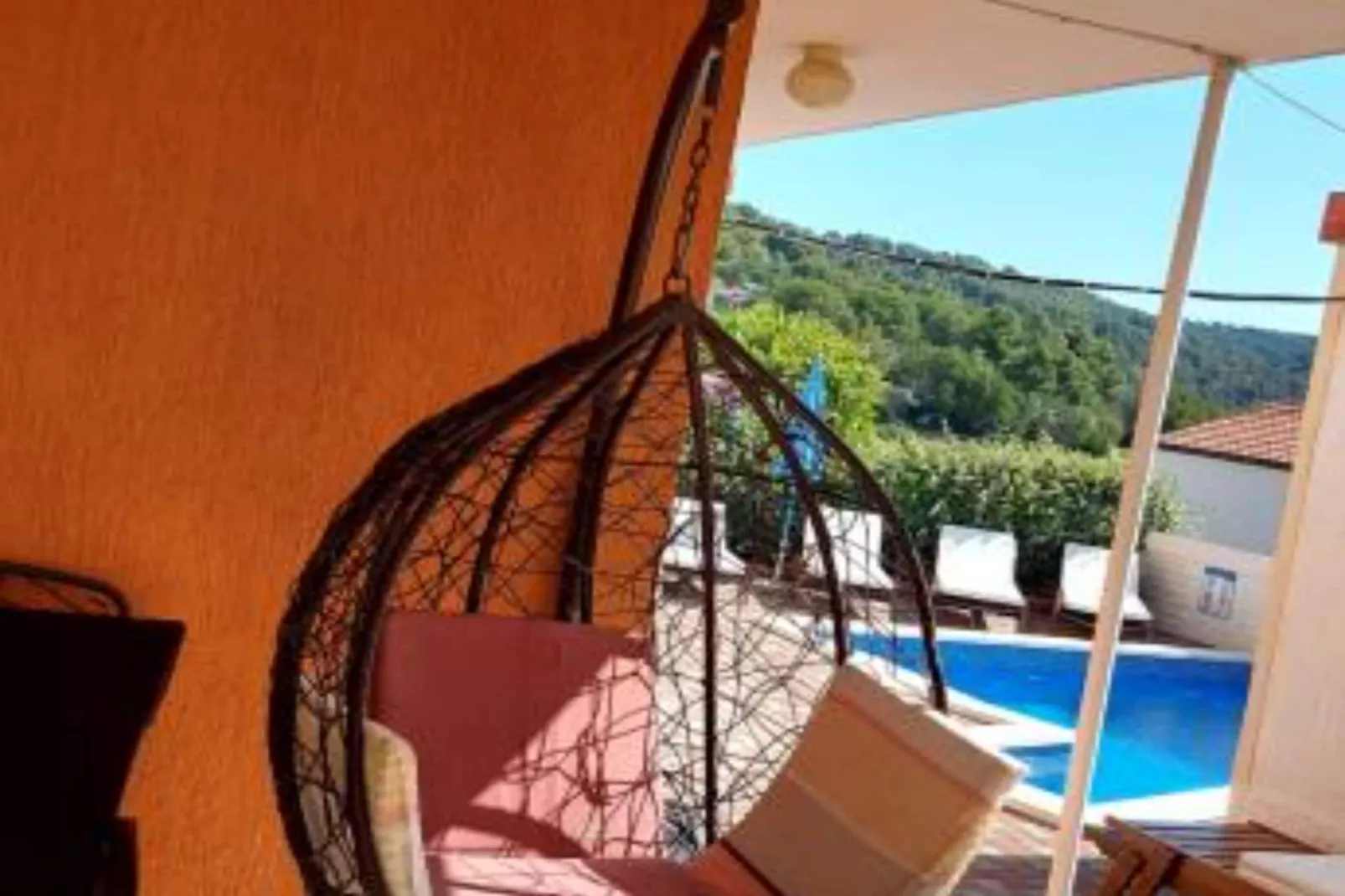 Three-Bedroom Apartment-Zwembad