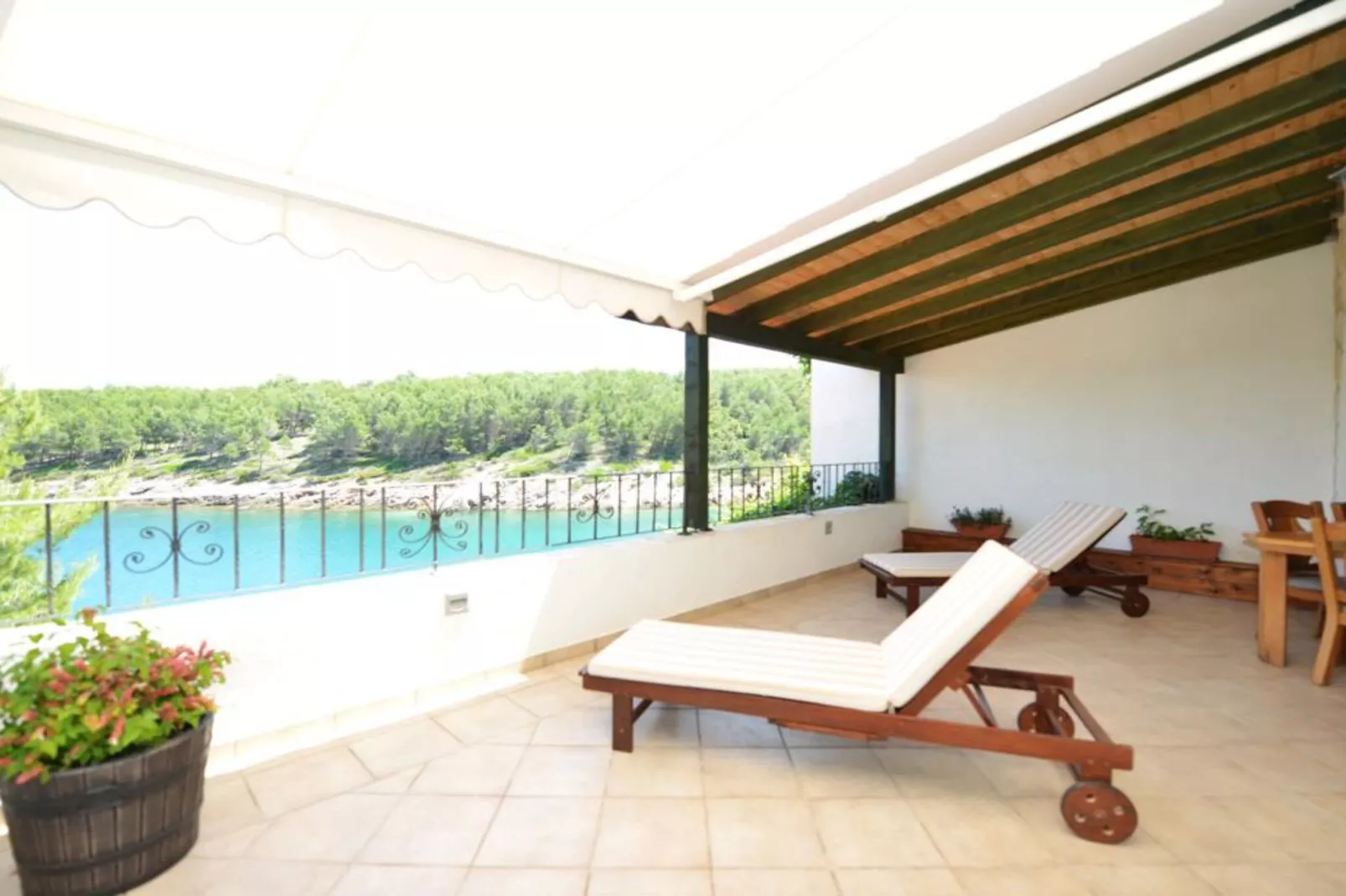 Two-Bedroom Apartment (Kadulja)-Terras