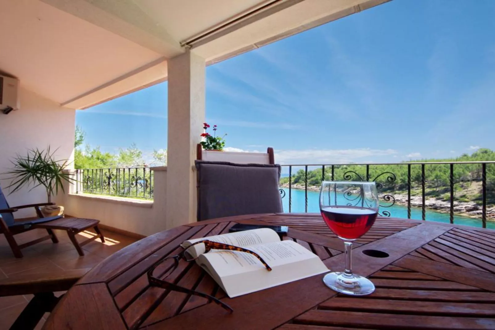 Two-Bedroom Apartment (Lavanda)-Terras