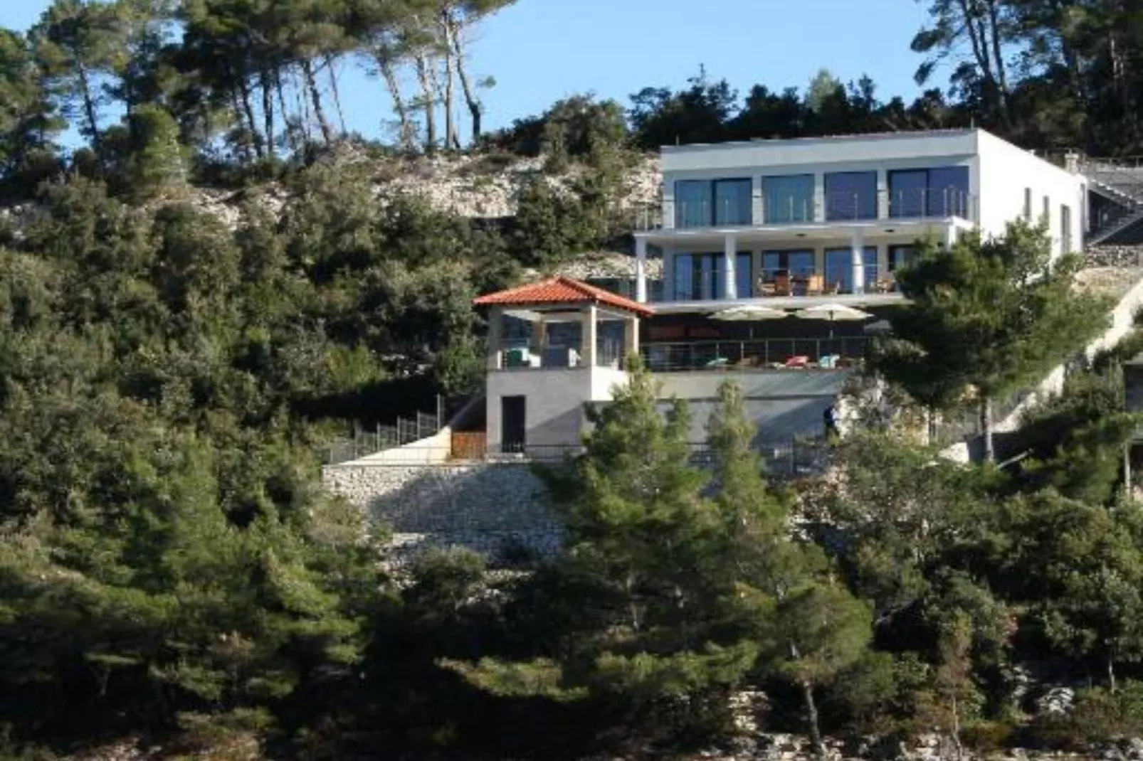 Beachfront Luxury Villa with Private Pool and Stunning Sea Views-Buitenlucht
