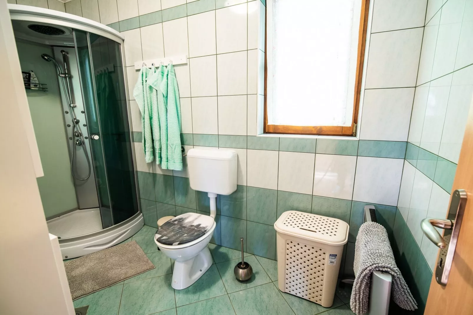 Golden Horizon Holiday Home with Terrace and Garden - One Bedroom Holiday Home with Terrace and Garden-Badkamer