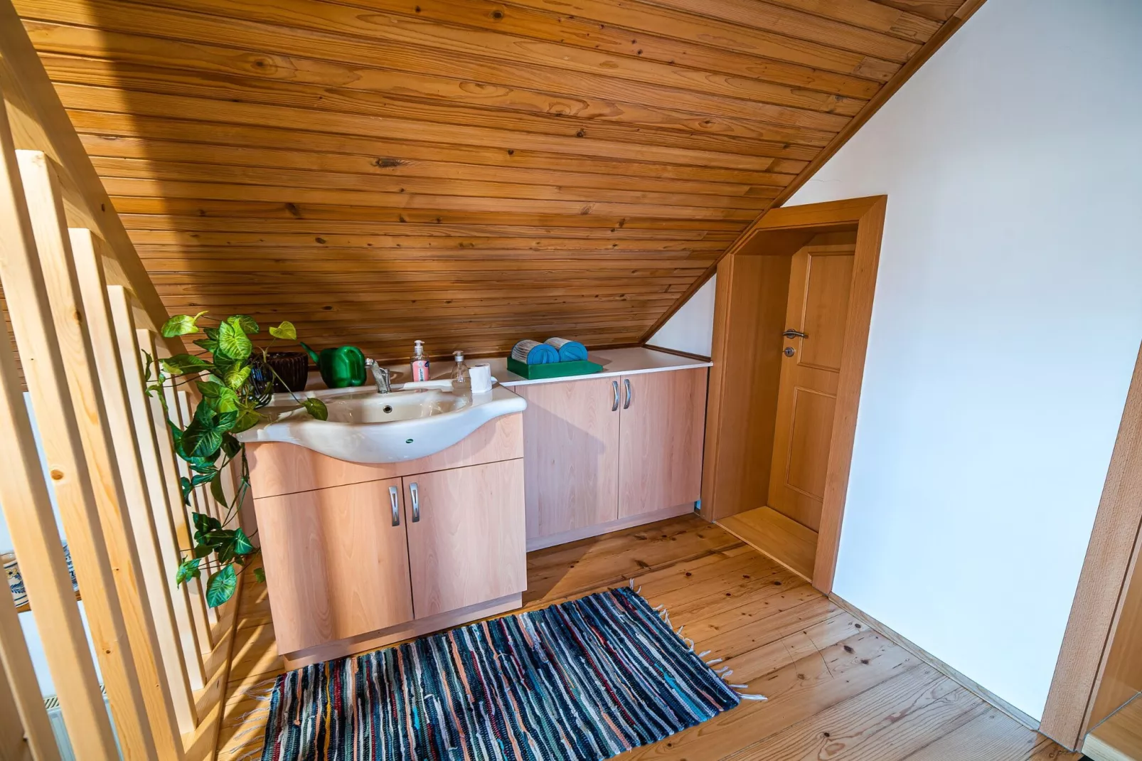 Relaxing Retreat with Hot Tub in Sevnica - Three Bedroom Apartment-Badkamer