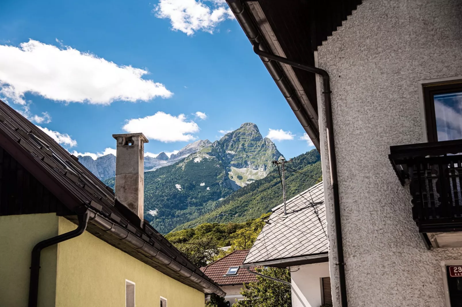 Mountain View Haven Apartments - One Bedroom Apartment  with Balcony-Buitenlucht