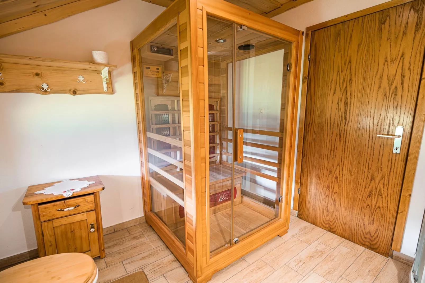 Bloomfield Retreat Country House with Sauna - Three Bedroom Country House-Badkamer