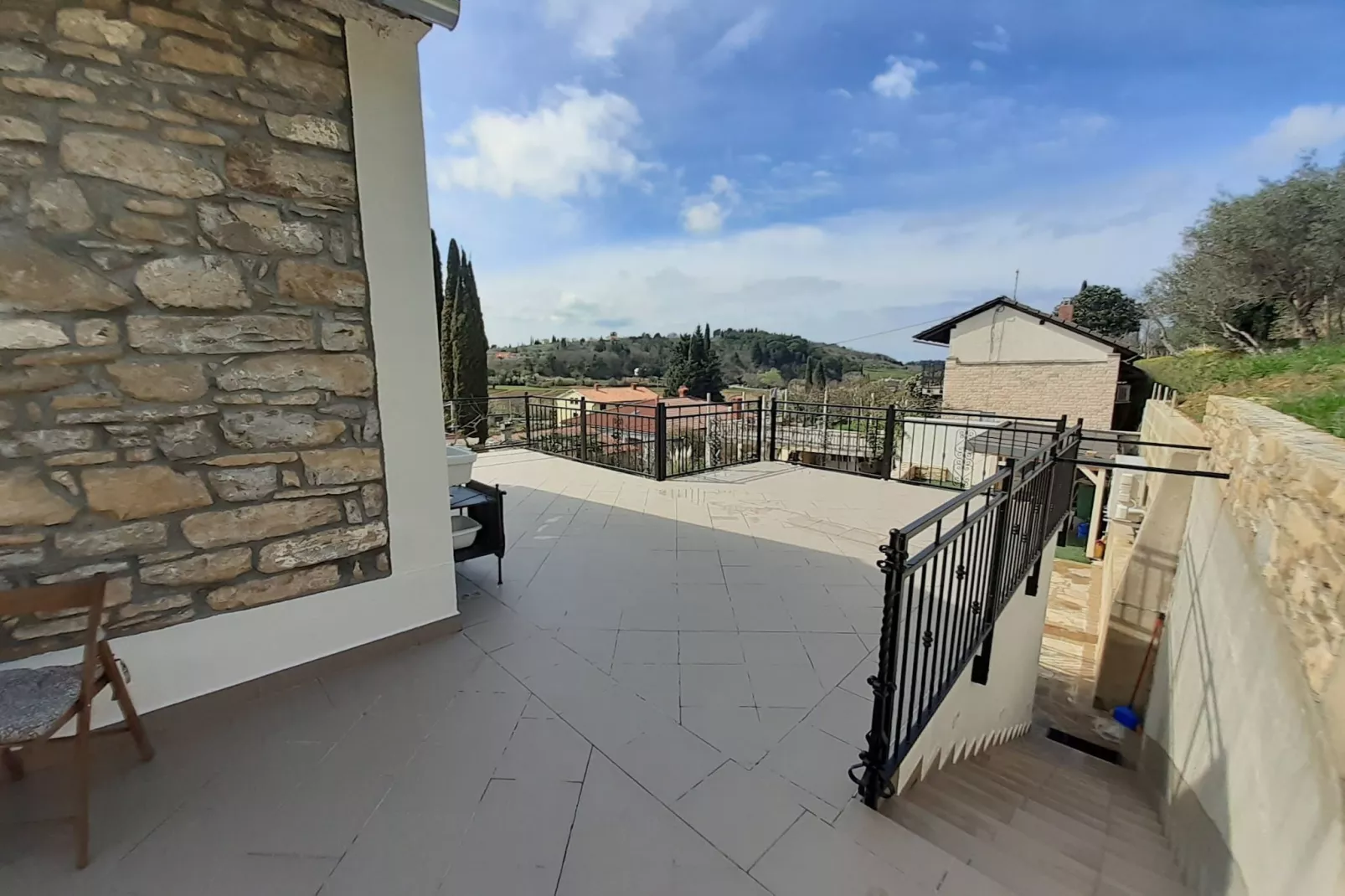 Secluded Authentic Apartment with Terrace - Studio Apartment with Terrace-Buitenlucht