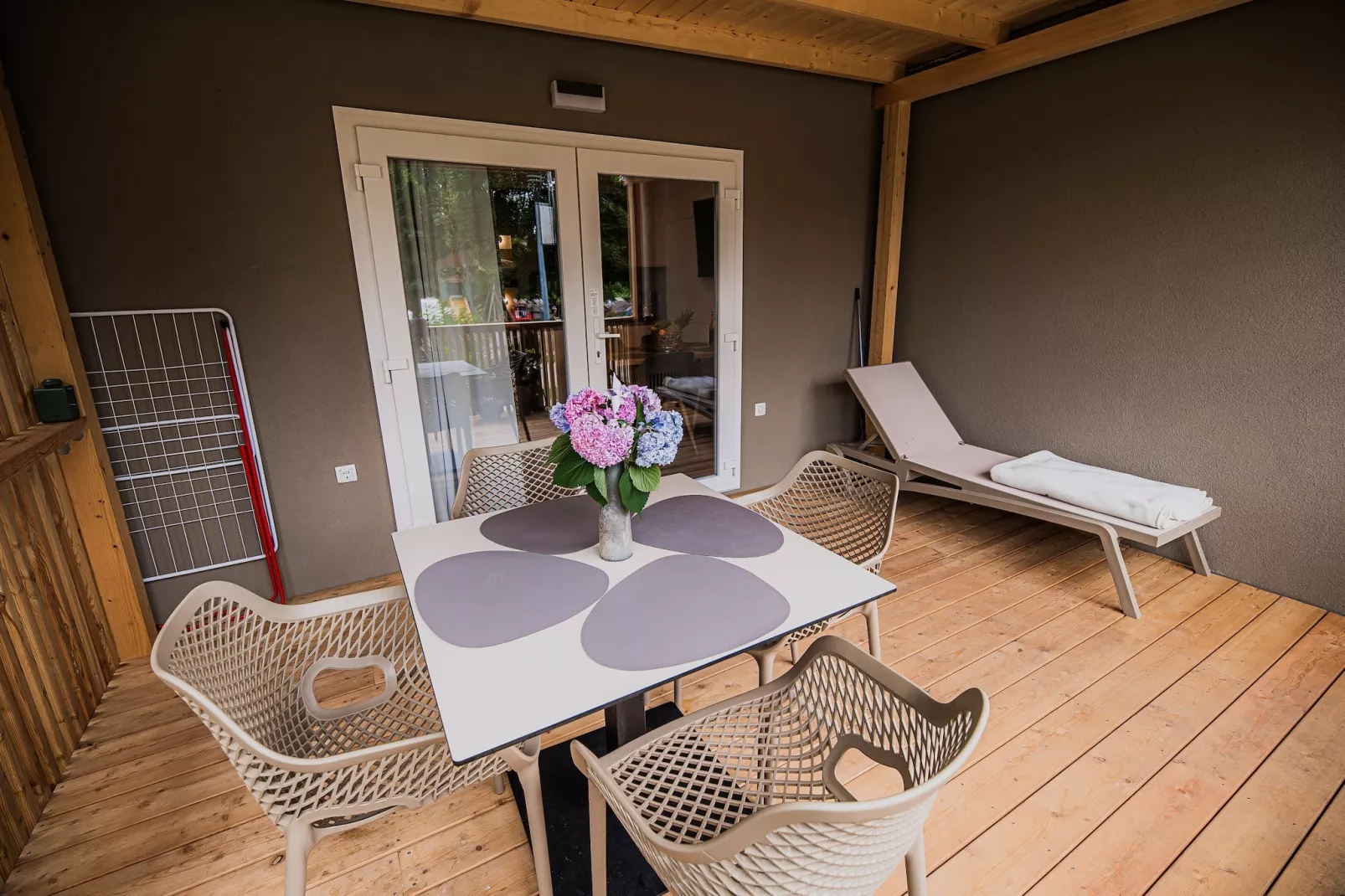 Lake Serenity Premium Mobile Homes with Thermal Riviera Tickets - Three Bedroom Mobile Home 15\/029 - Terras