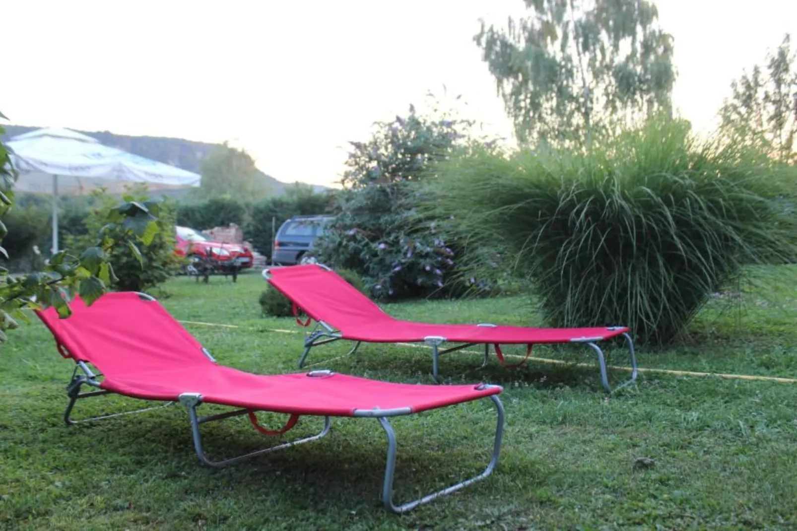 Four bedroom home with river view-Buitenlucht