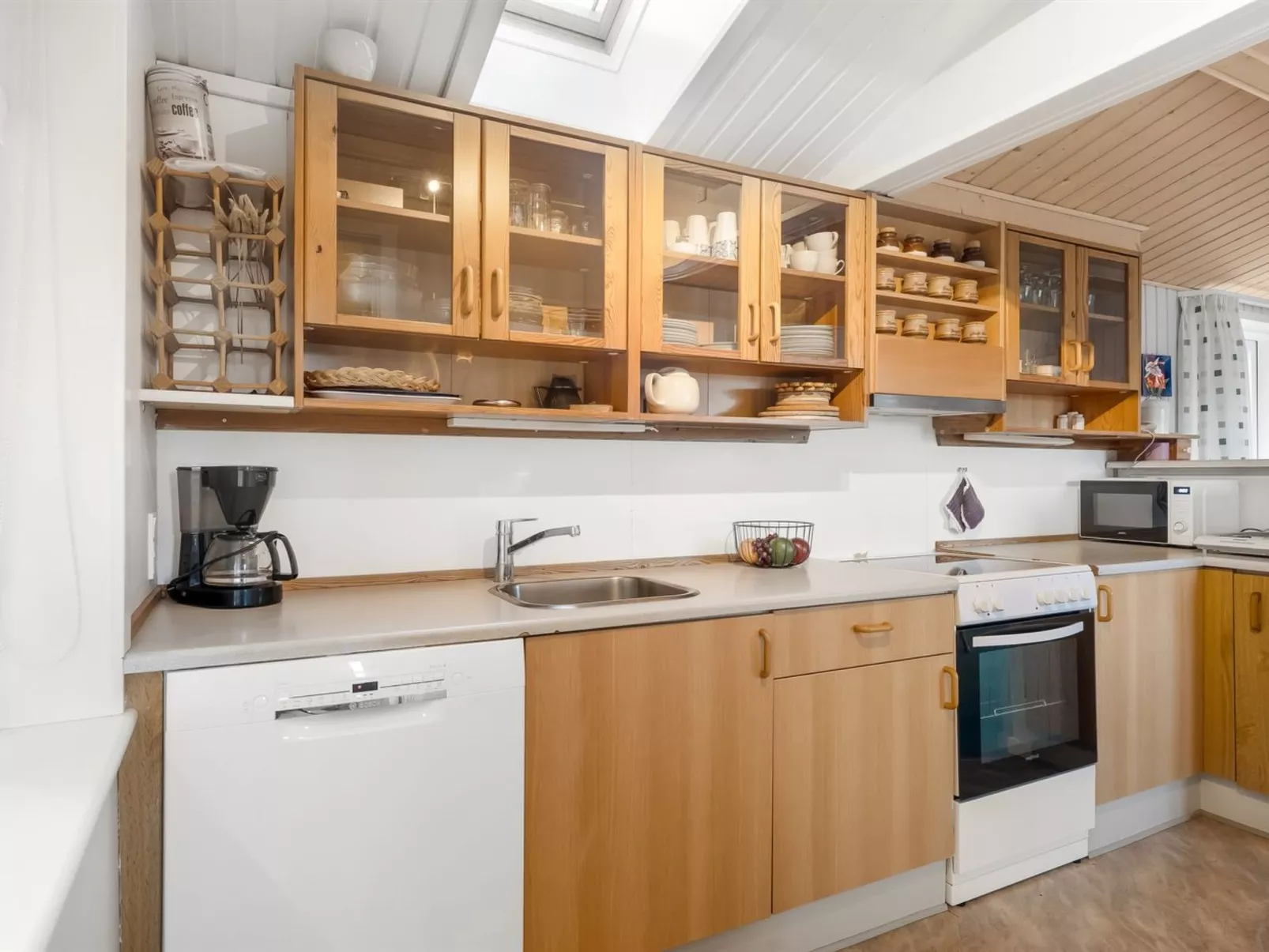 "Gisa" - 500m from the sea-Binnen