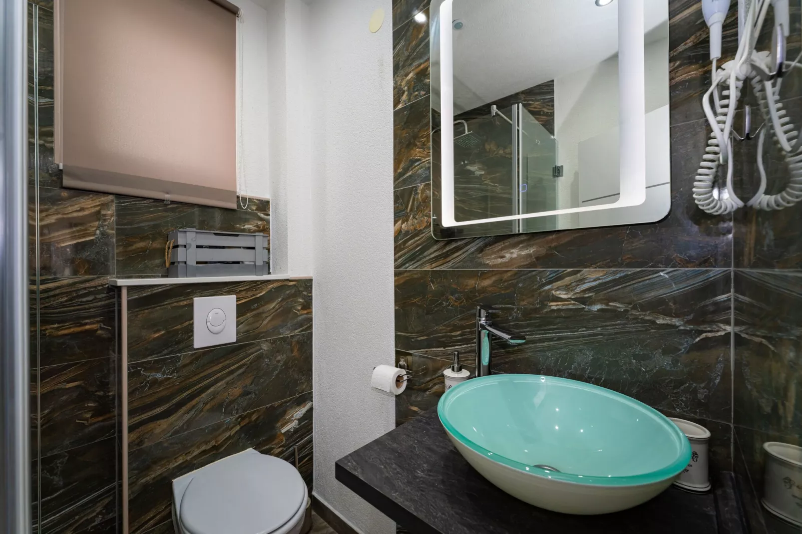 Apartment Nikita with private pool-Badkamer