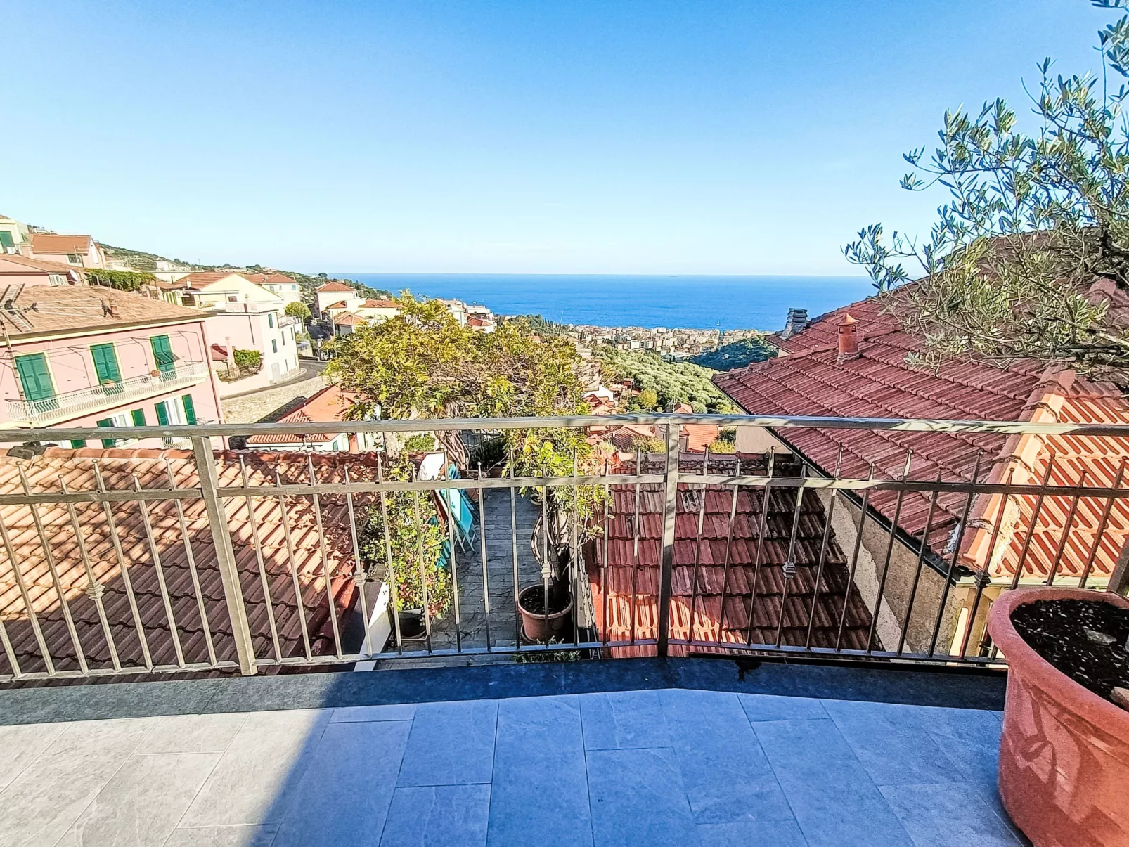 Terrazza con glicine-Buiten