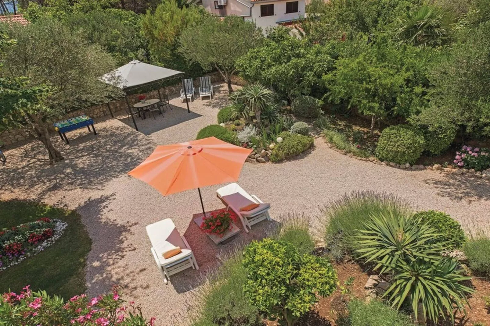 Beach apartment Jadrija-Uitzicht zomer