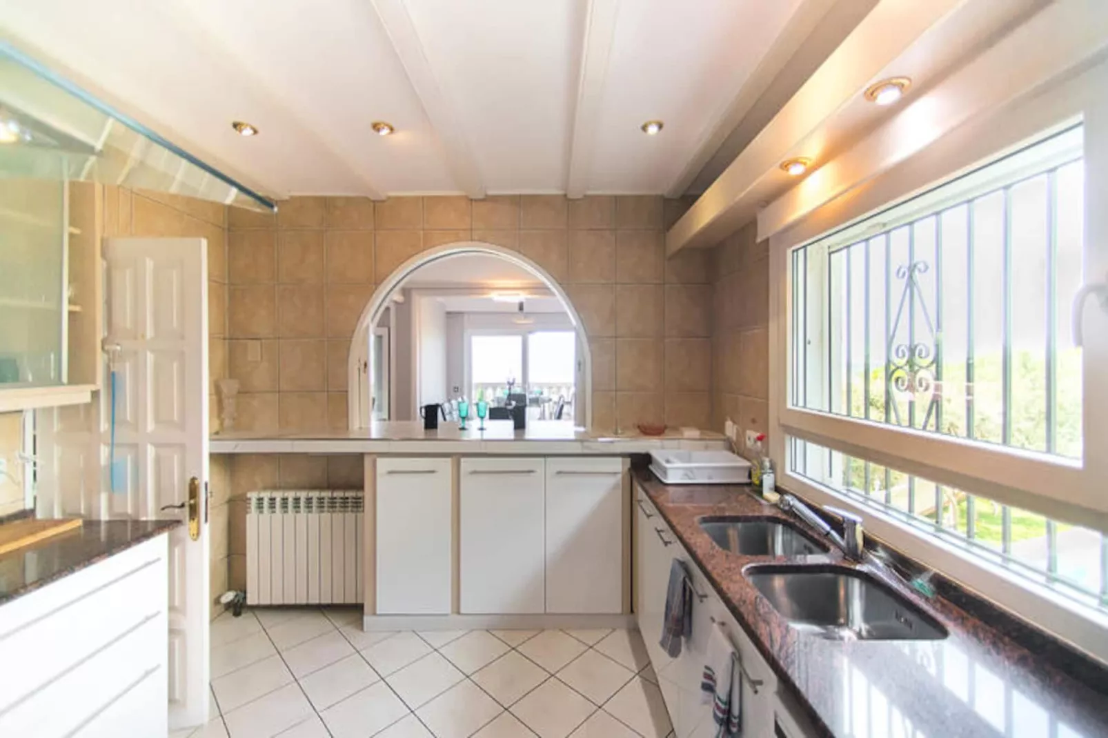 Maison à Roses-Niet-getagd