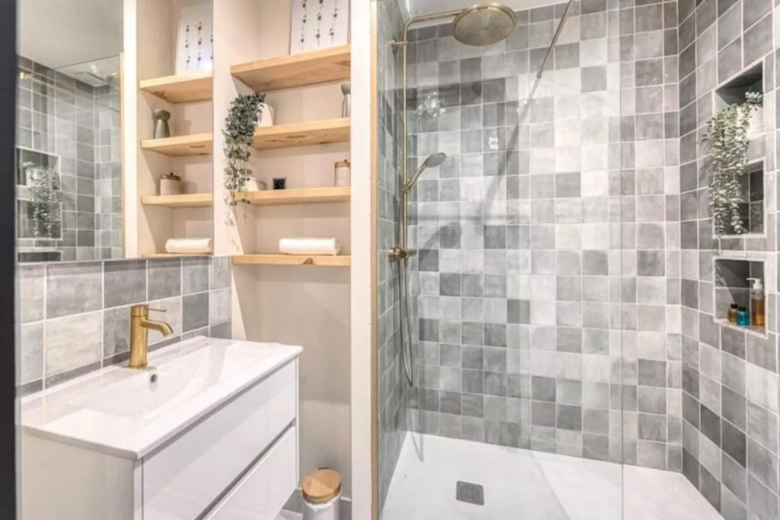 | The Precious 💎 Paul Mistral-Niet-getagd