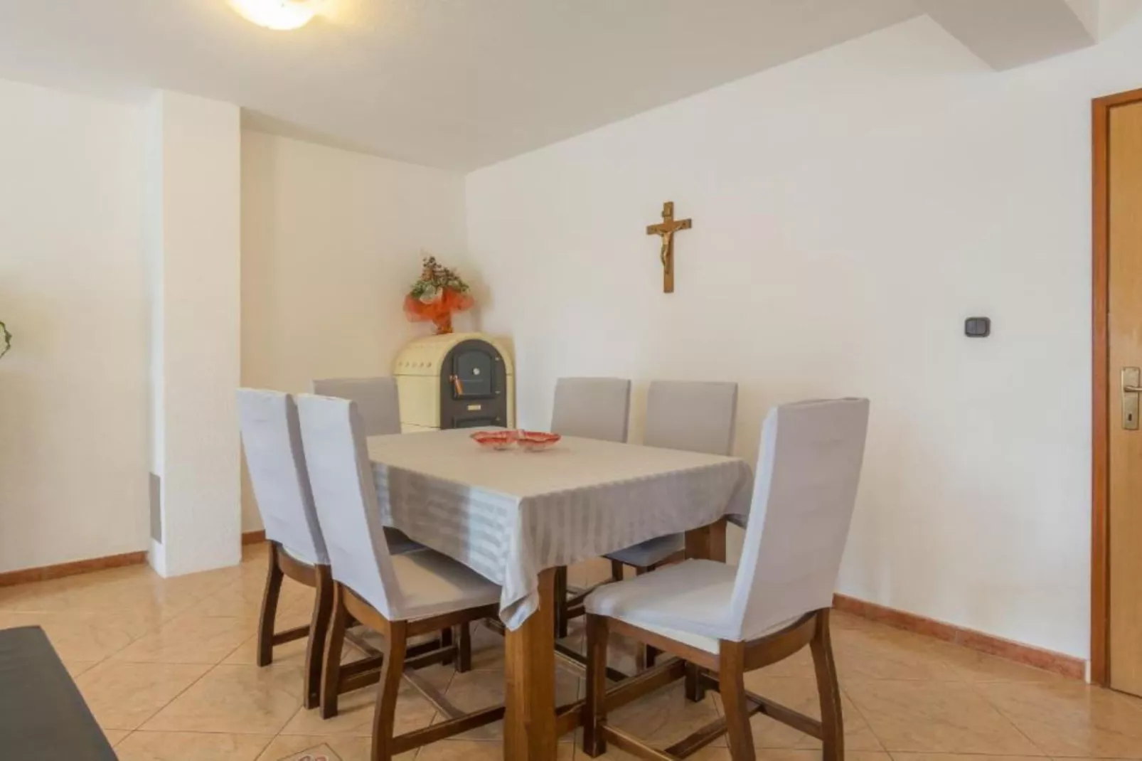 Holiday House BALEN with Swimming Pool - Six Bedroom Holiday House With Pool-Buitenlucht