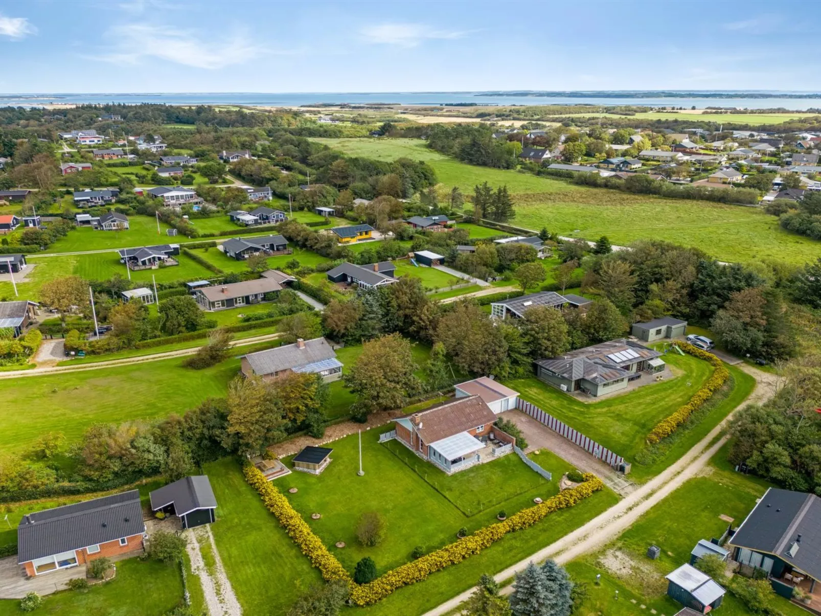 "Tuki" - 700m to the fjord-Buiten