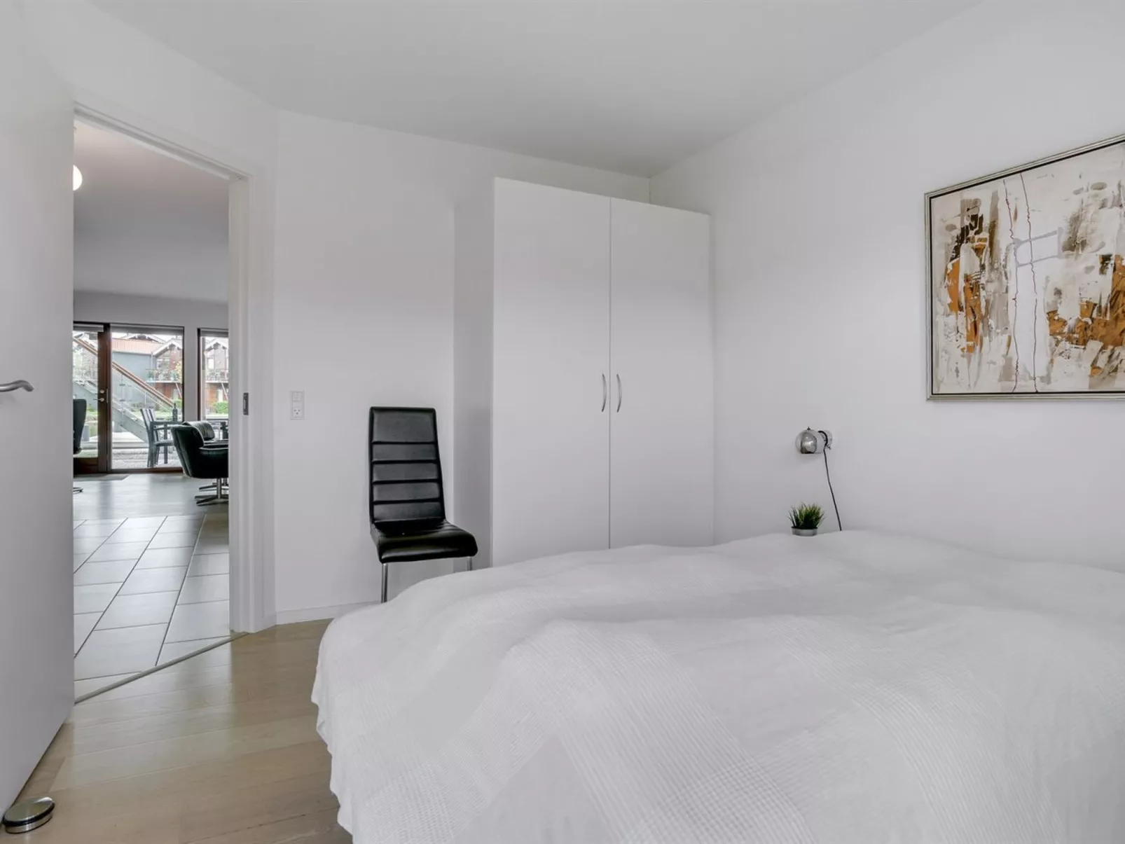 "Allyson" - 450m from the sea-Binnen