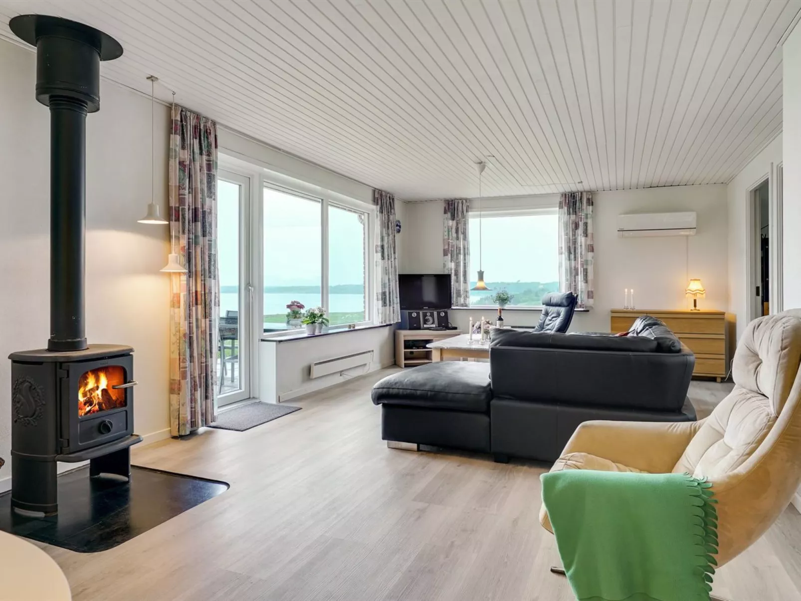 "Ephra" - 250m to the fjord-Binnen