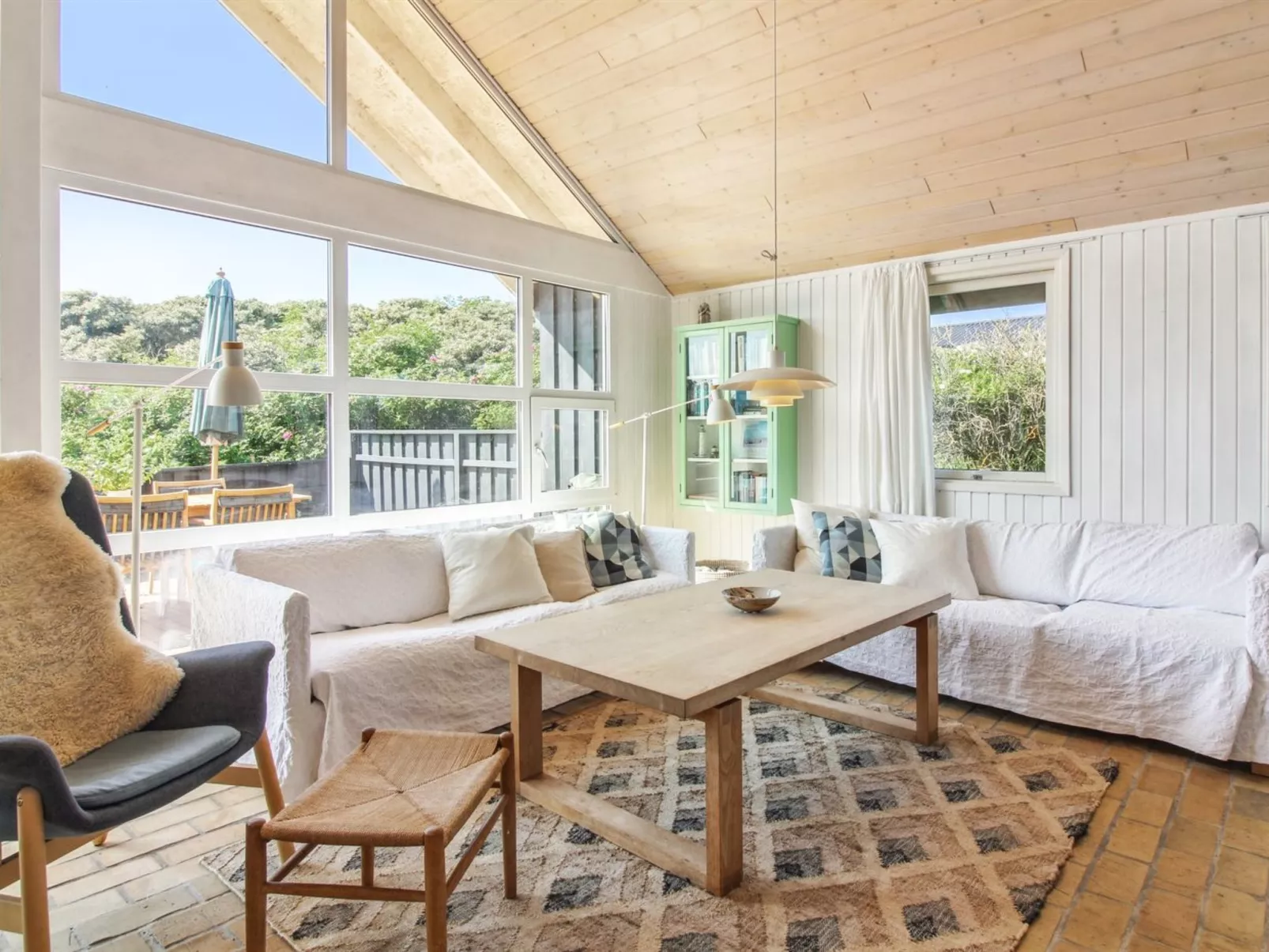 "Harry" - 100m from the sea-Binnen