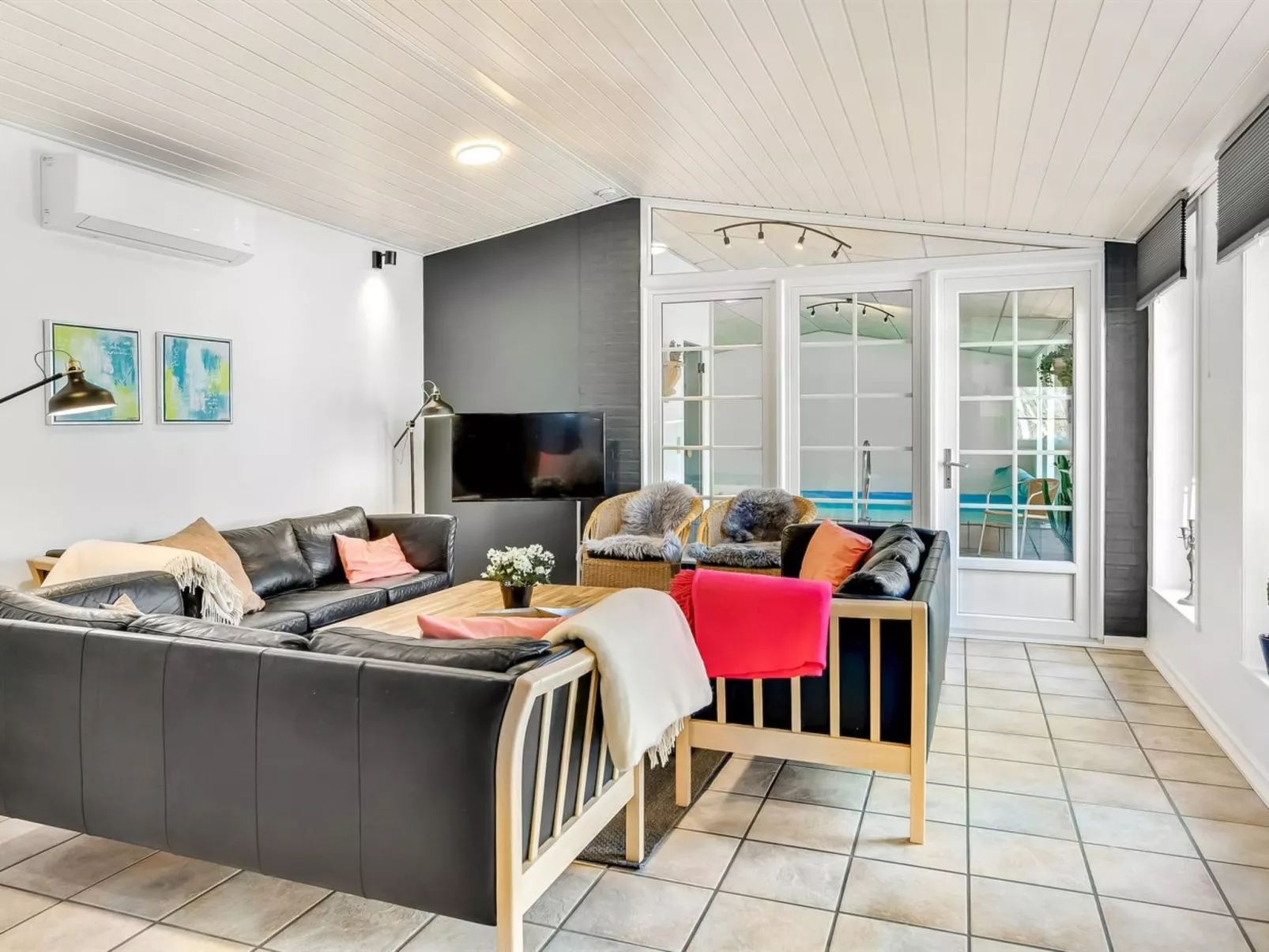 "Alfrida" - 1.5km from the sea-Binnen