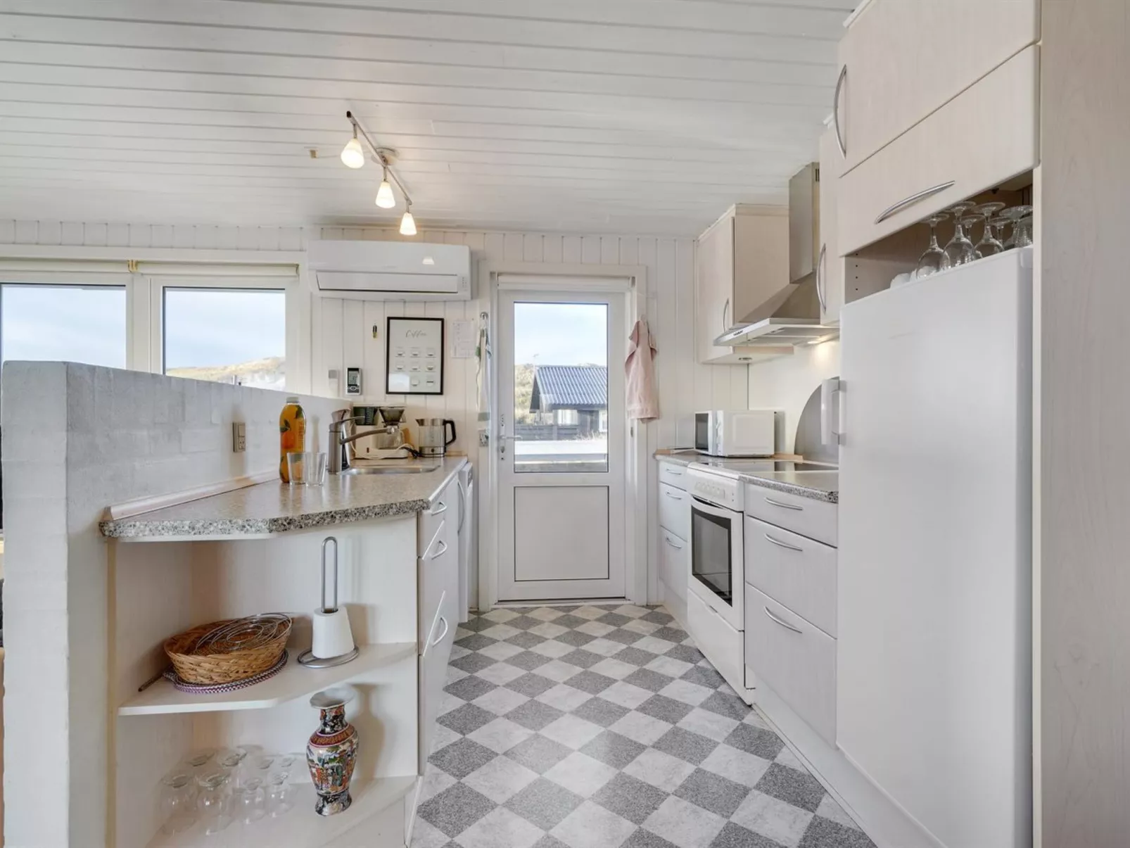 "Ozeana" -  from the sea-Binnen