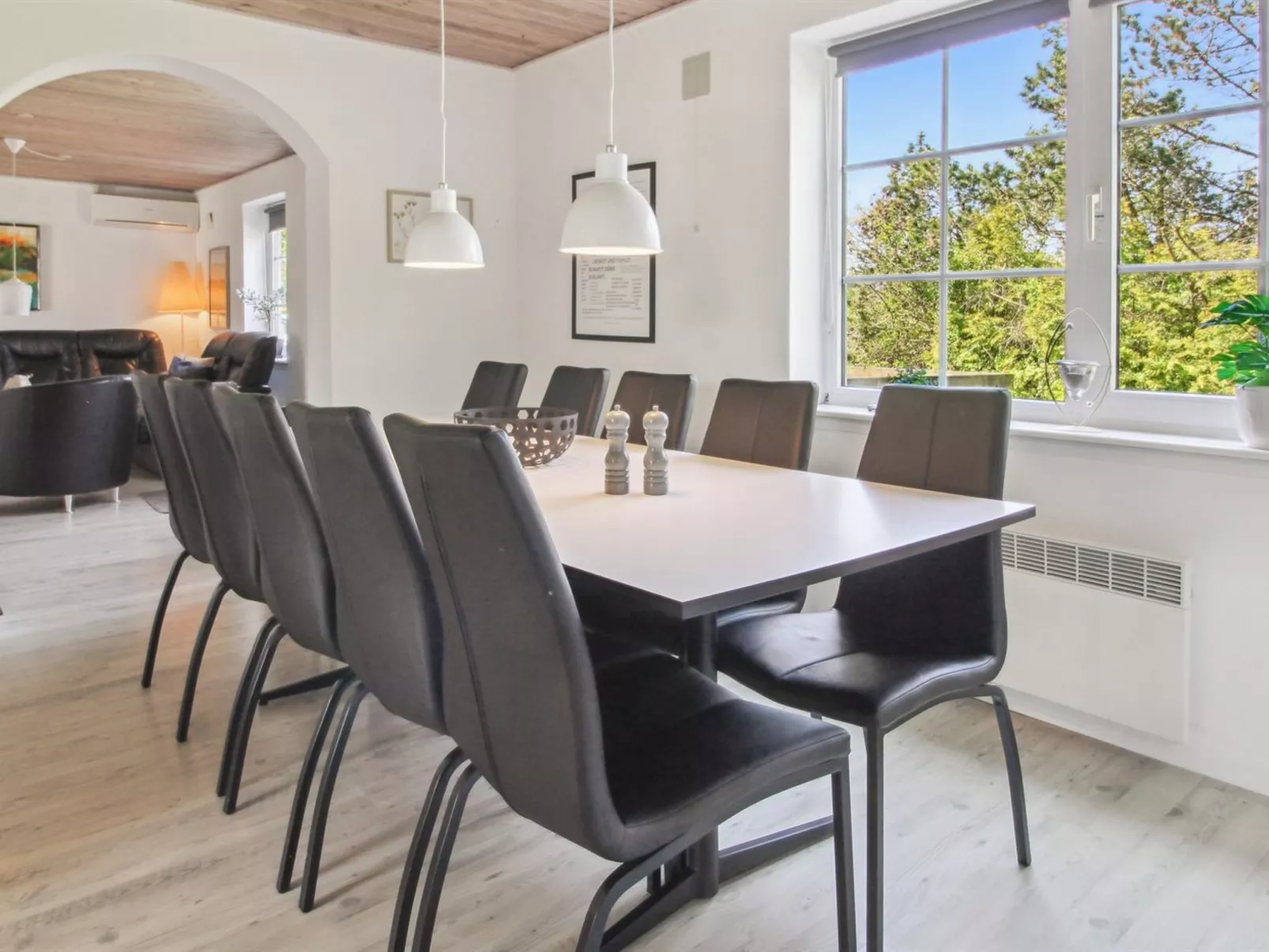 "Rea" - 5km from the sea-Binnen