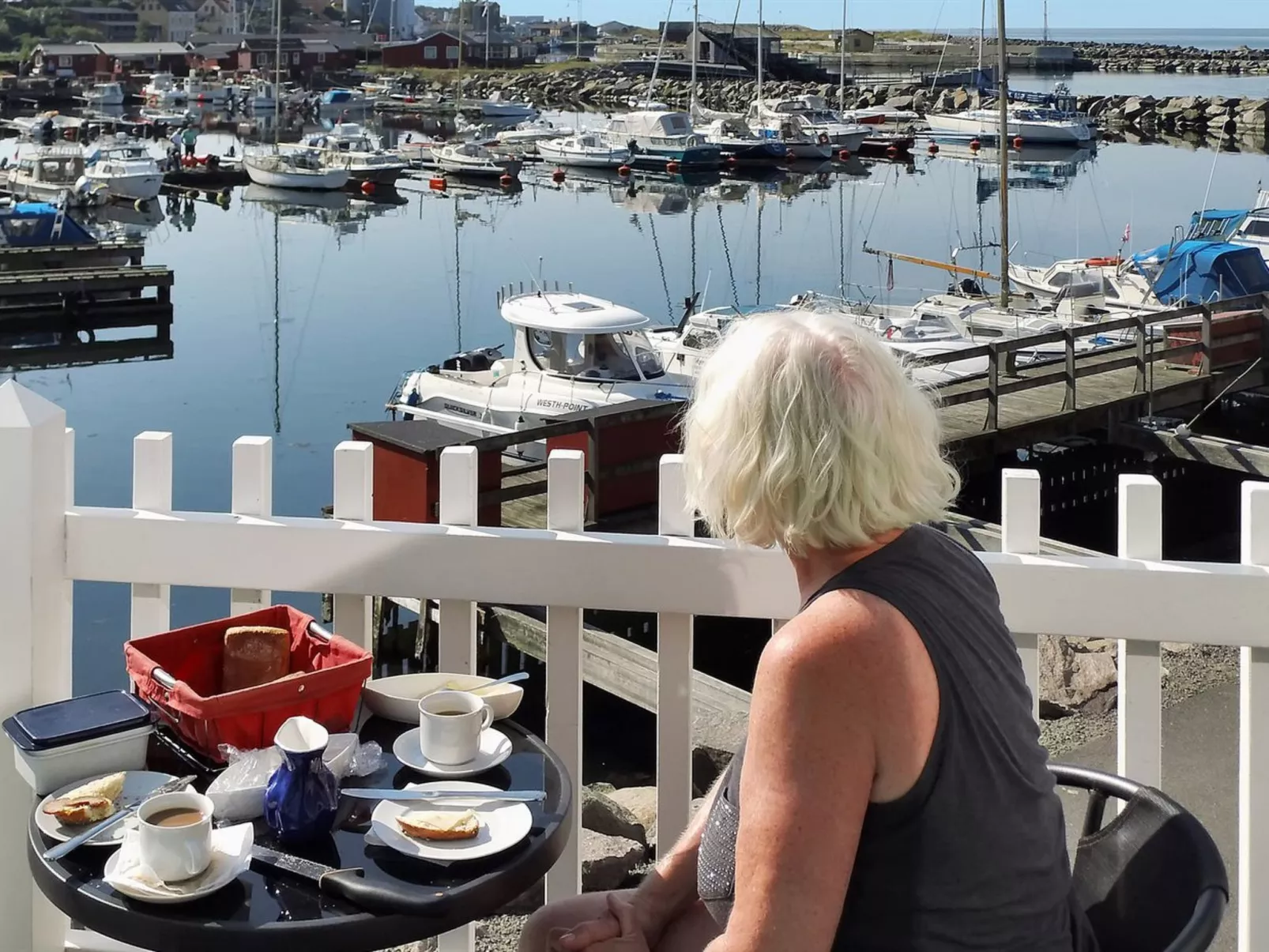 "Halldora" - 10m from the sea-Buiten