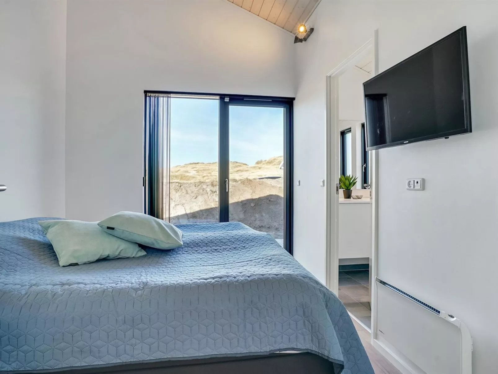 "Aiko" - 50m from the sea-Binnen