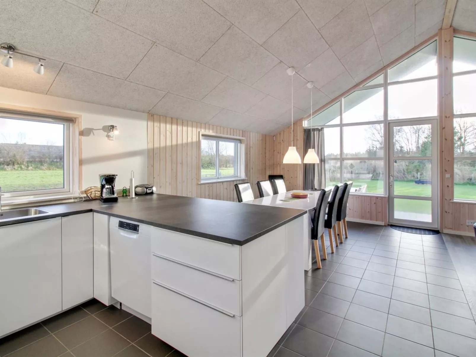 "Ethel" - 1.5km to the fjord-Binnen