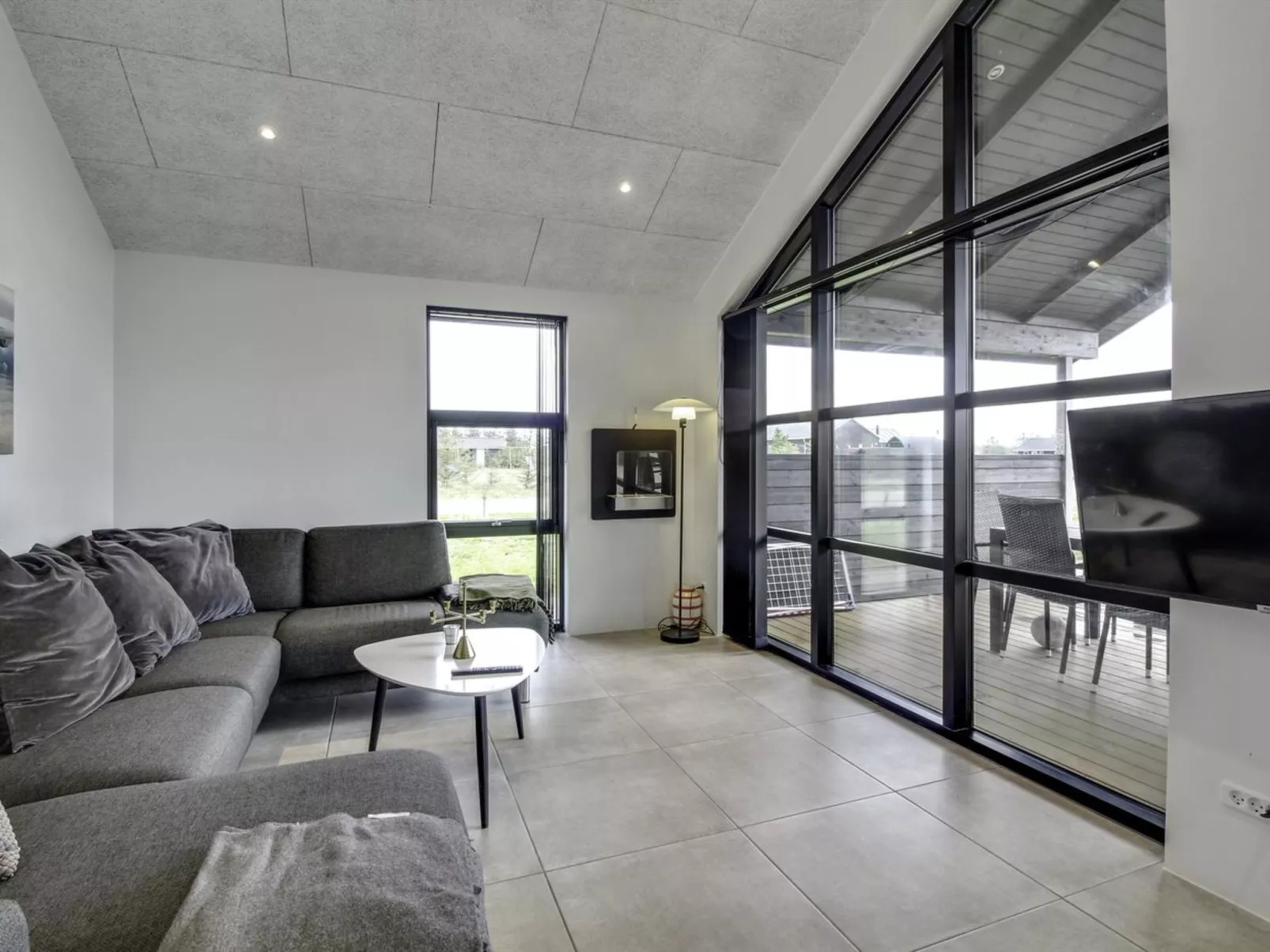 "Juho" - 900m from the sea-Binnen