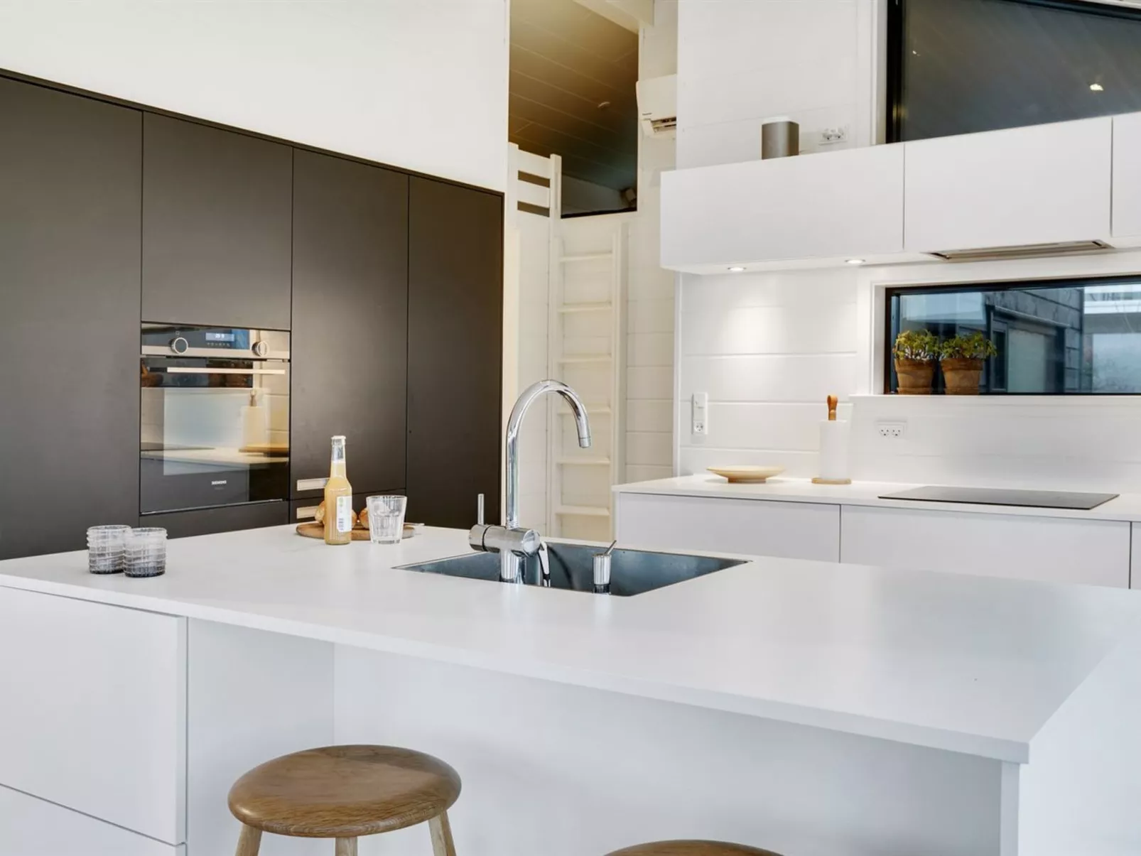 "Kjell" - 100m from the sea-Binnen