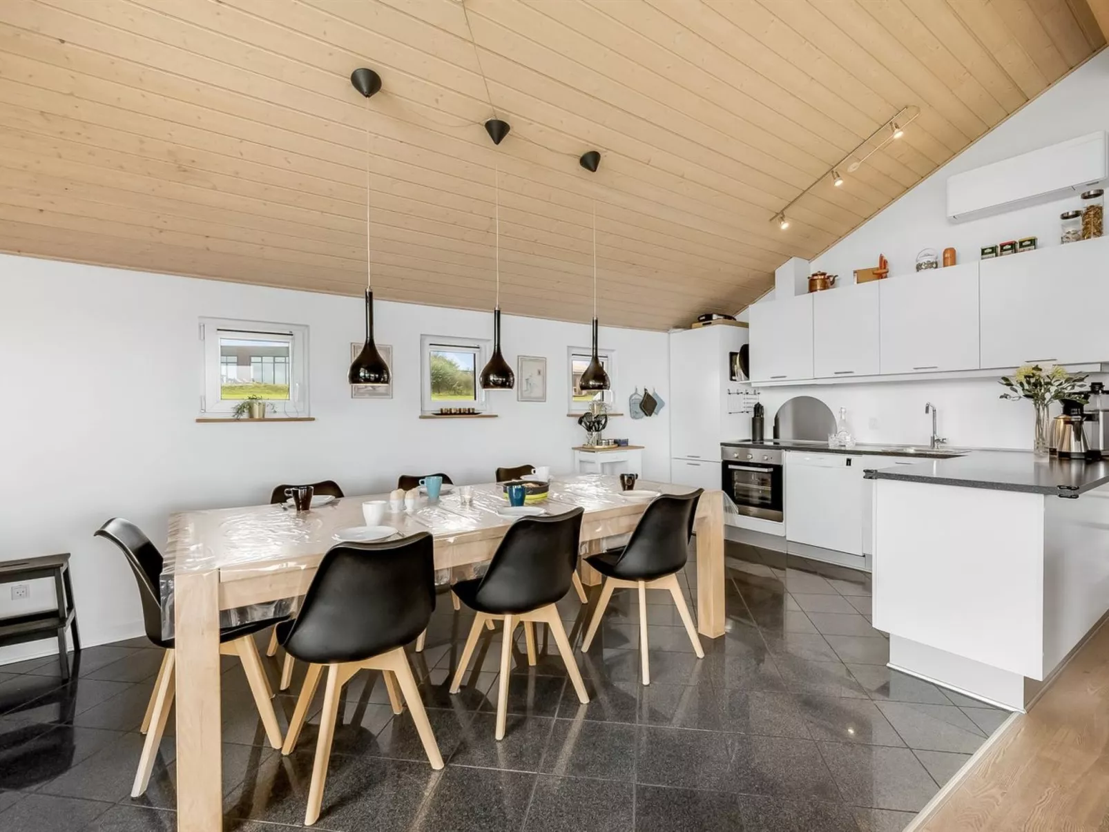 "Samuil" - 300m to the fjord-Binnen