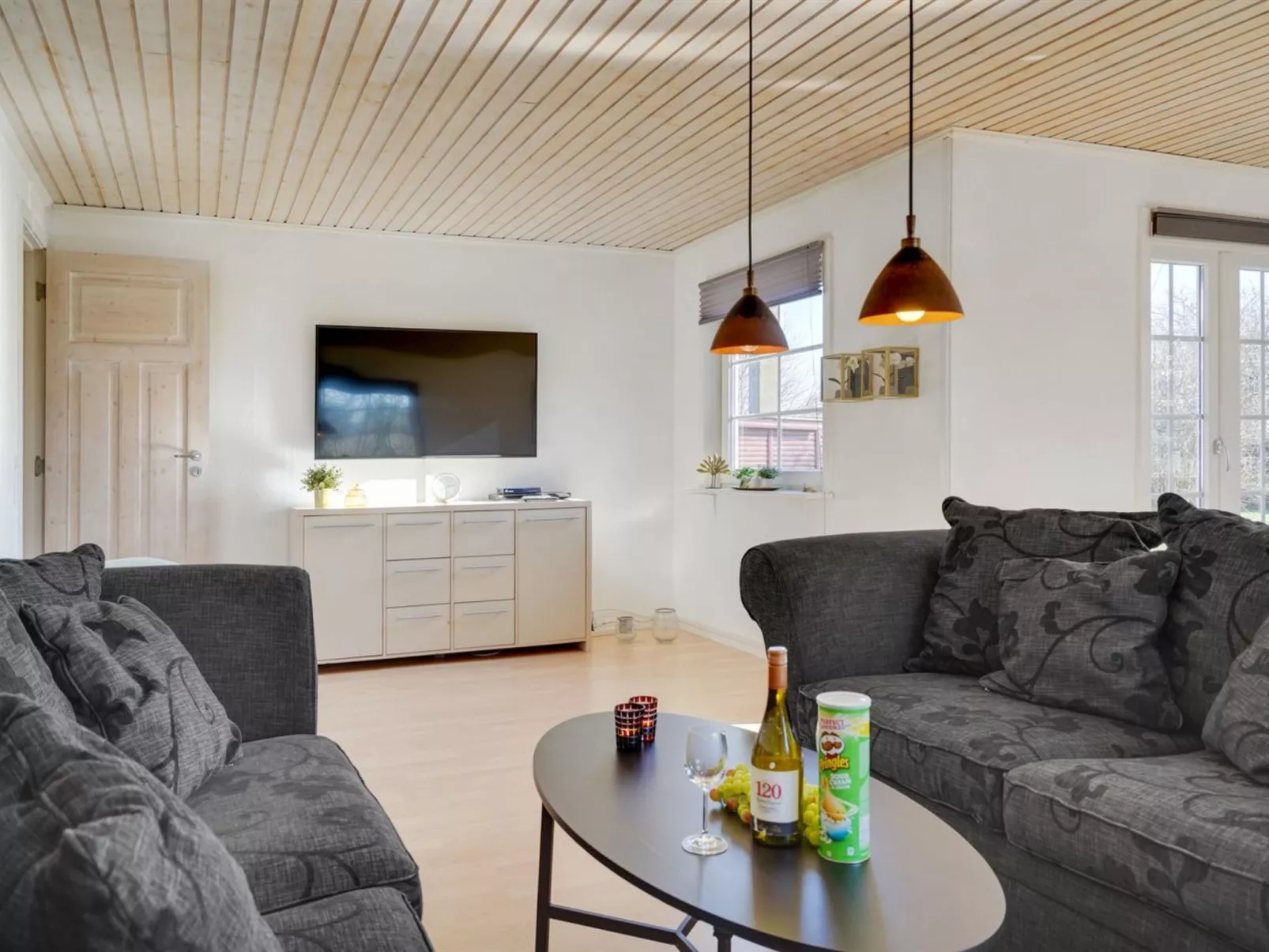 "Harrieth" - 16km from the sea-Binnen