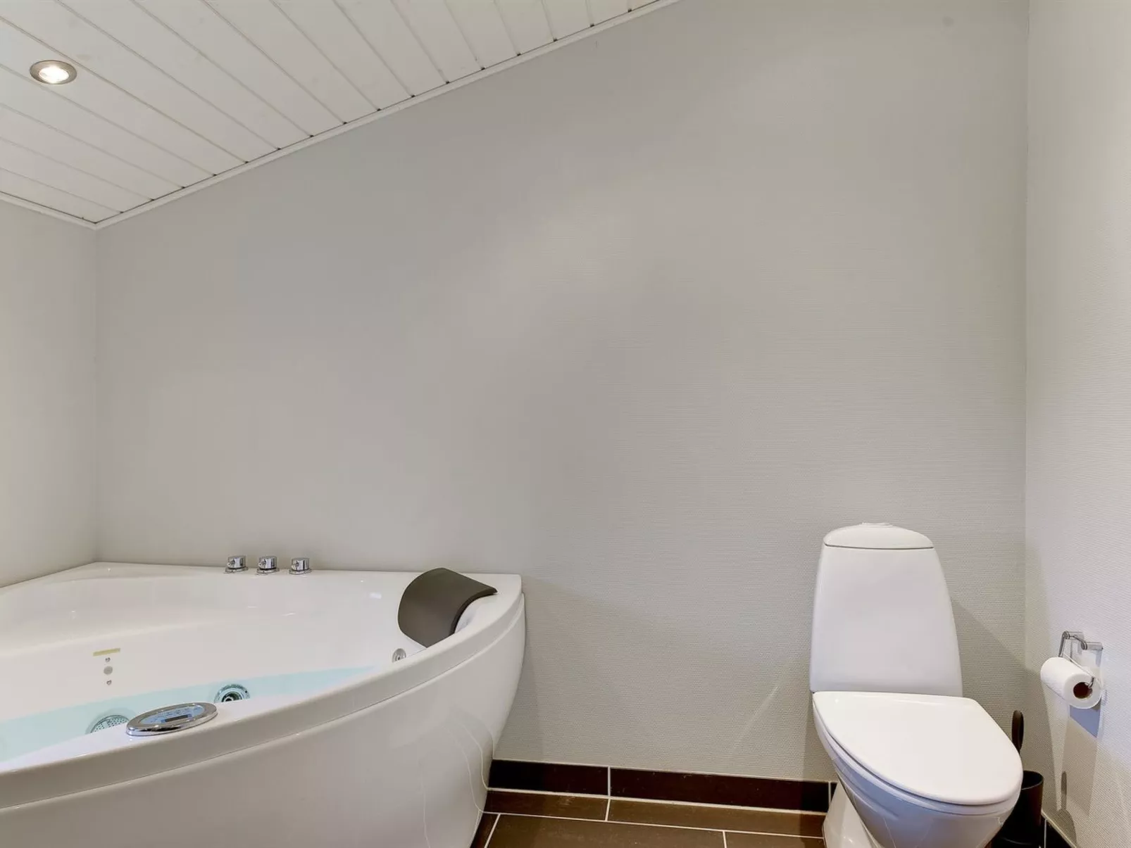 "Ajten" - 150m from the sea-Binnen