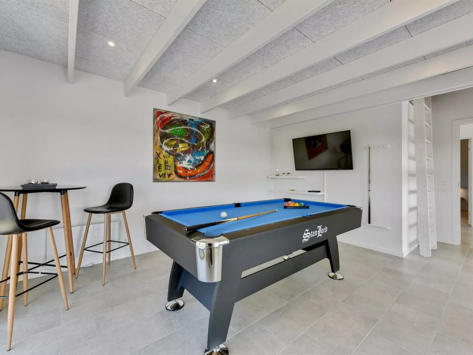 "Karen" - 900m from the sea-Binnen