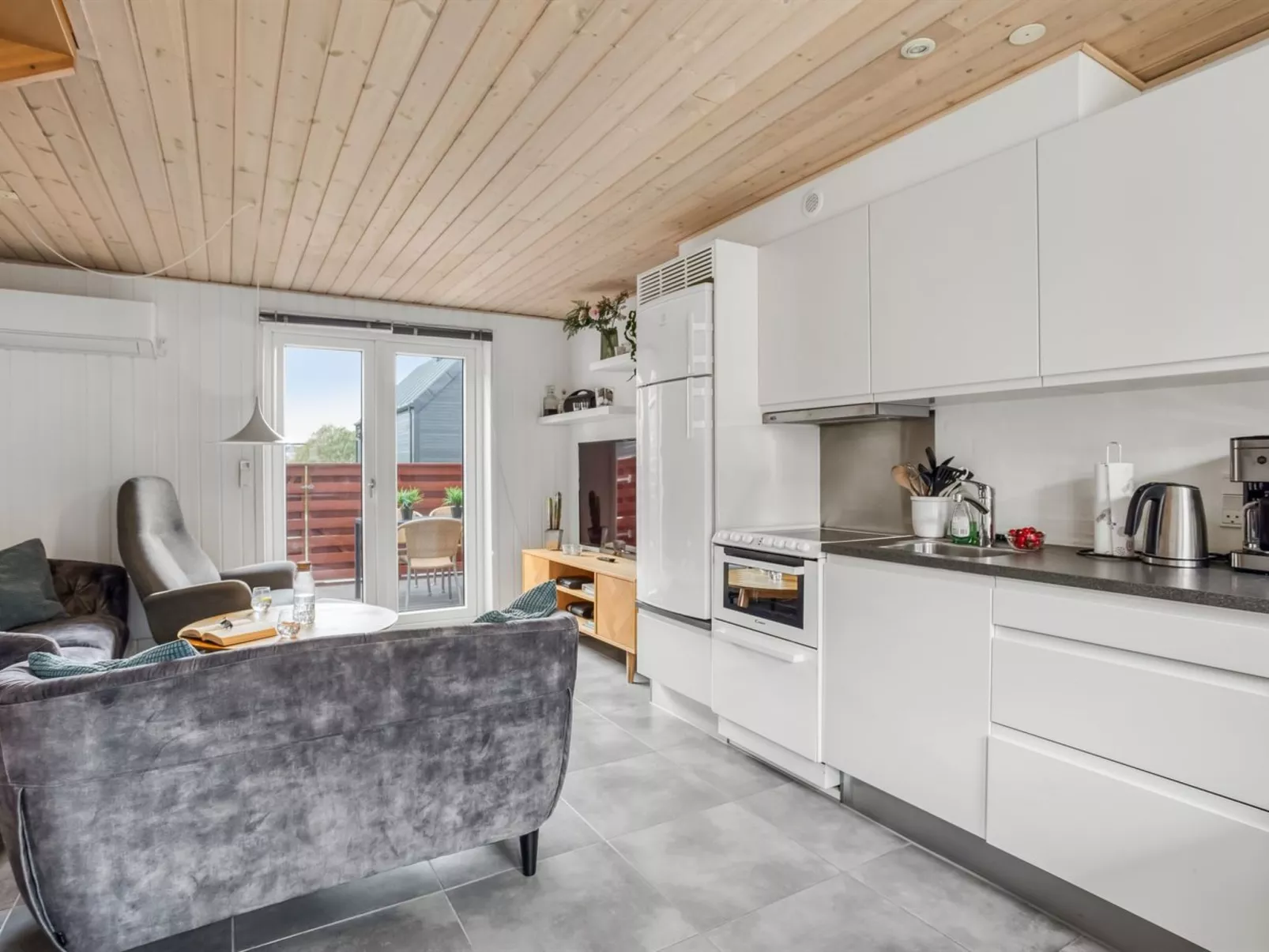 "Alissa" - 400m from the sea-Binnen