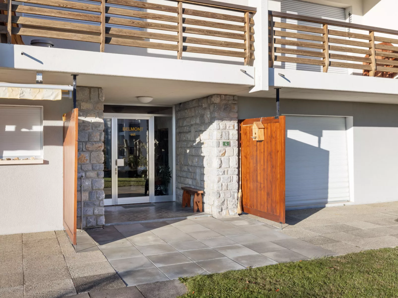 Belmont Est 80-Buiten